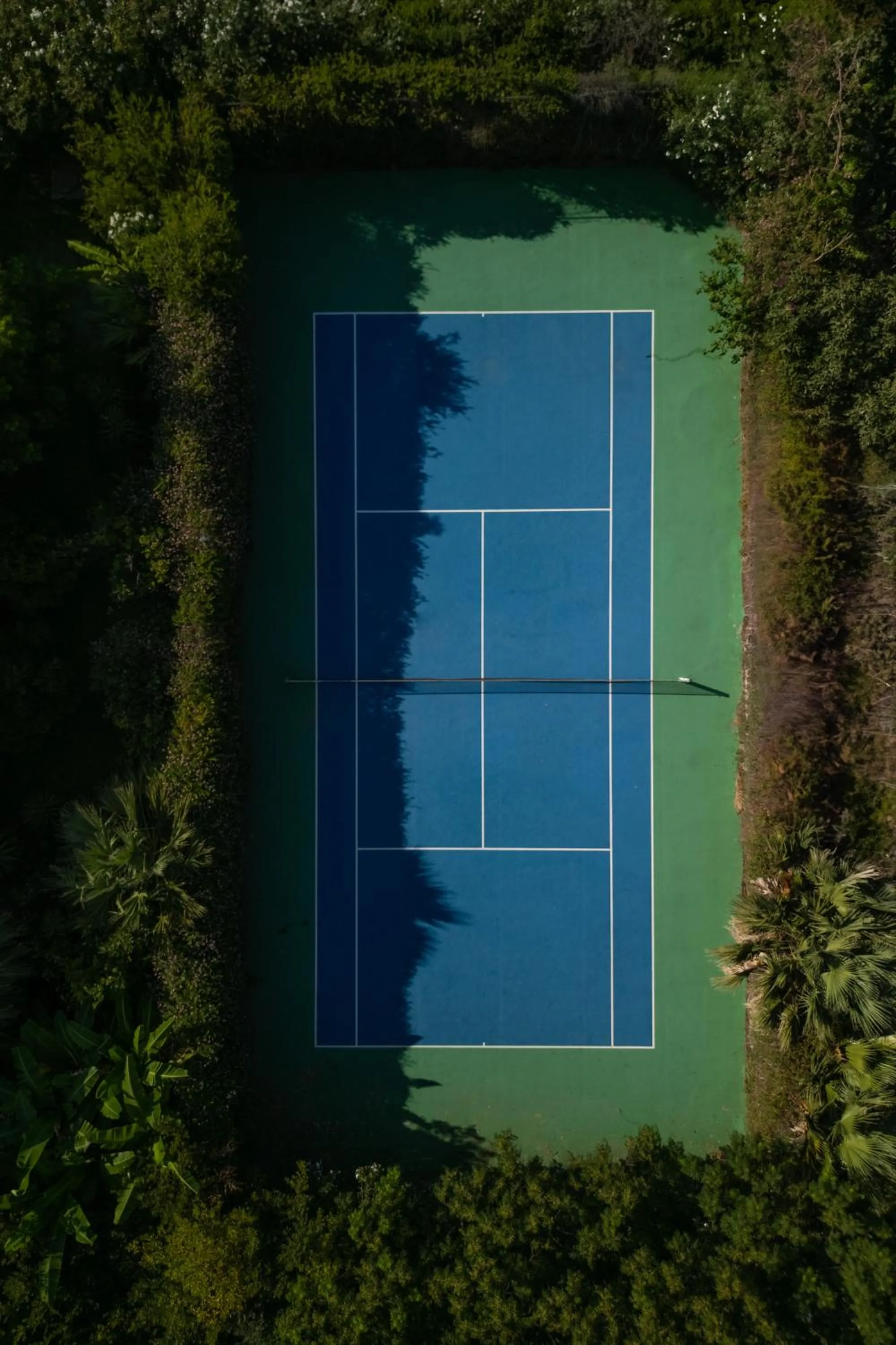 Tennis court in Marathon Beach Resort