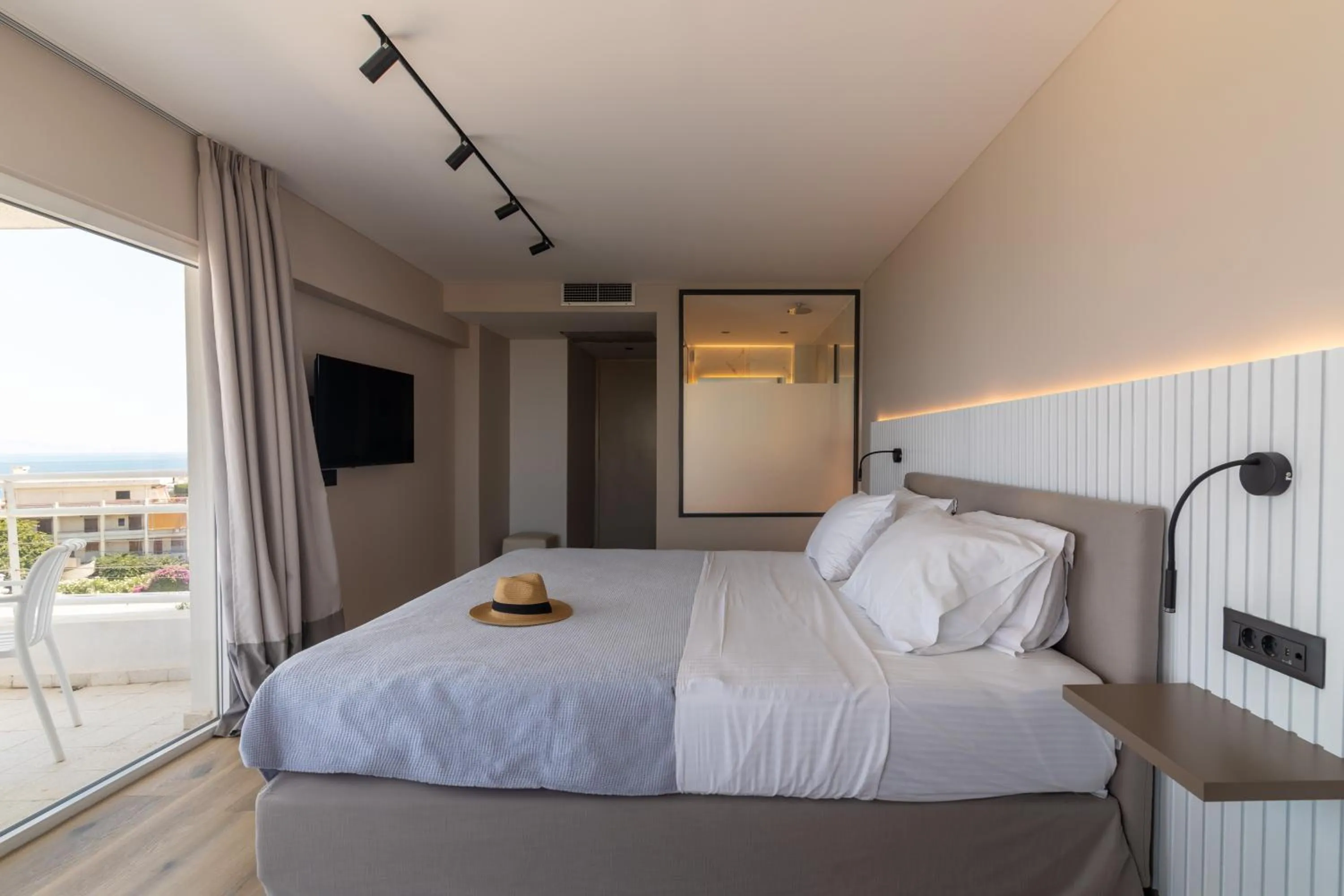 Bed in Marathon Beach Resort