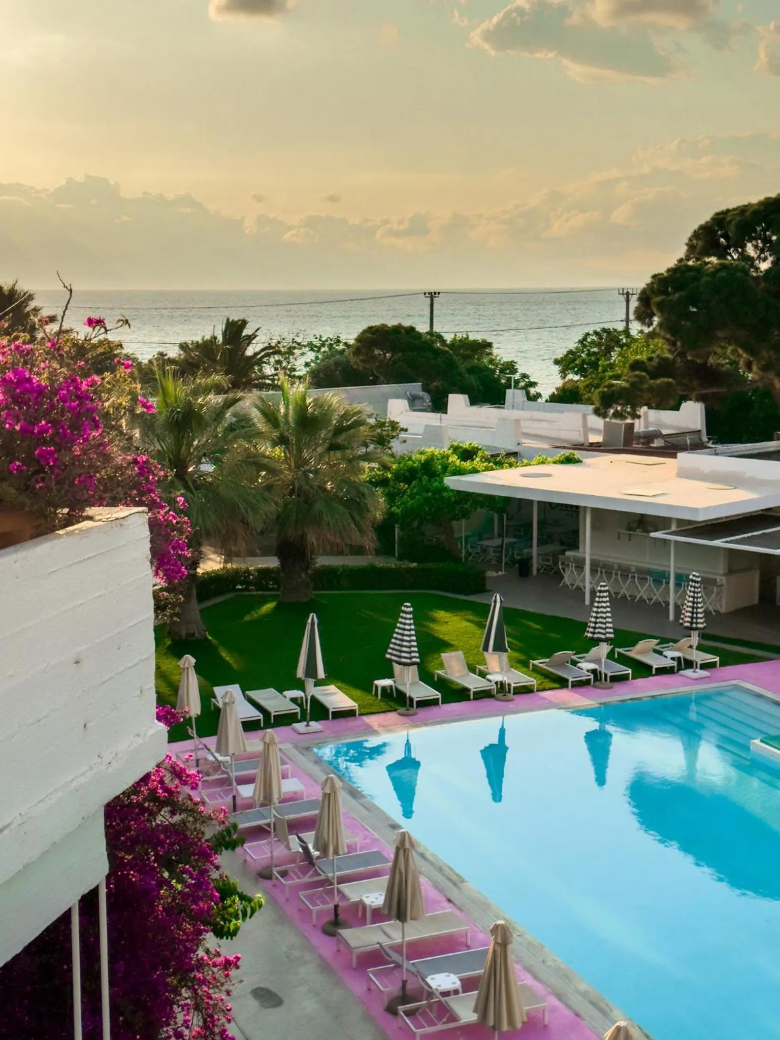 Pool view in Marathon Beach Resort