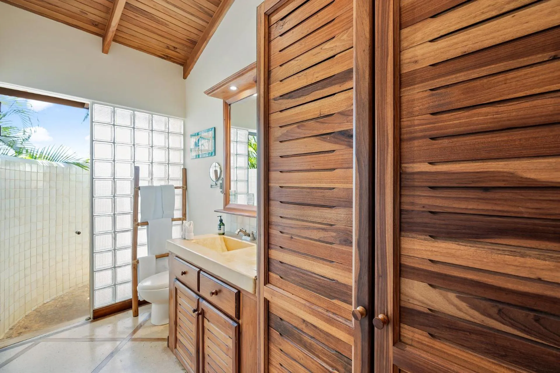 Los Altos de Eros - Adults Only