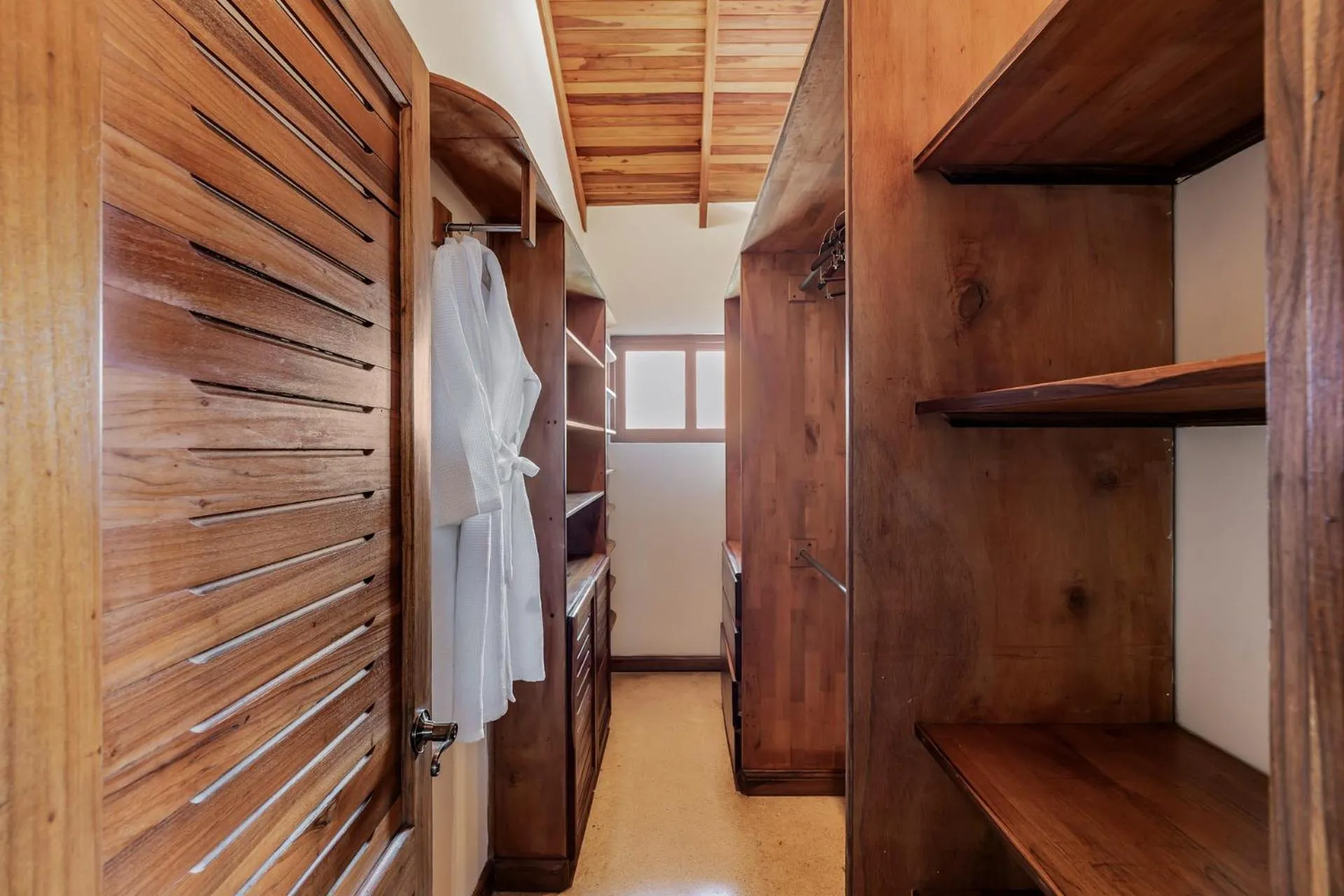 Los Altos de Eros - Adults Only