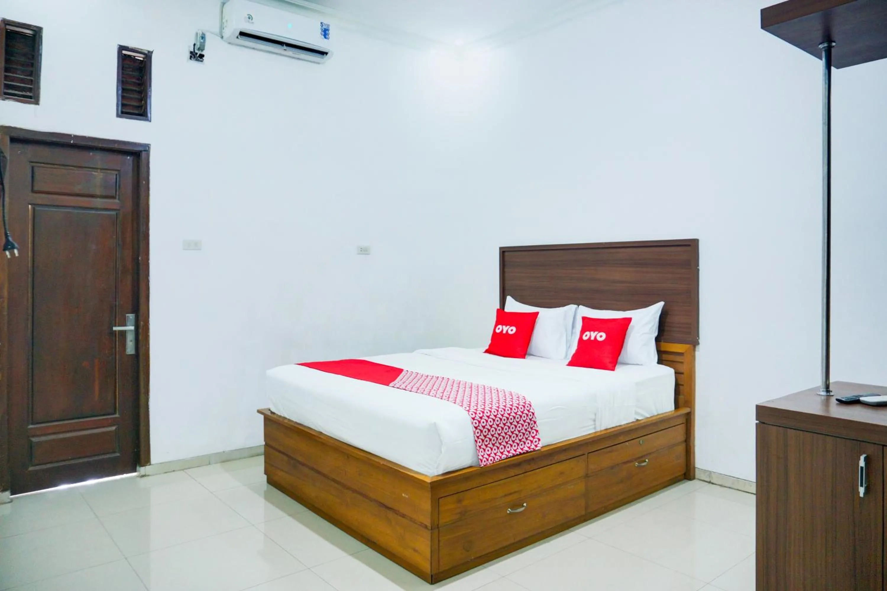 Bedroom, Bed in OYO 94375 Kanajiwa Guesthouse 2