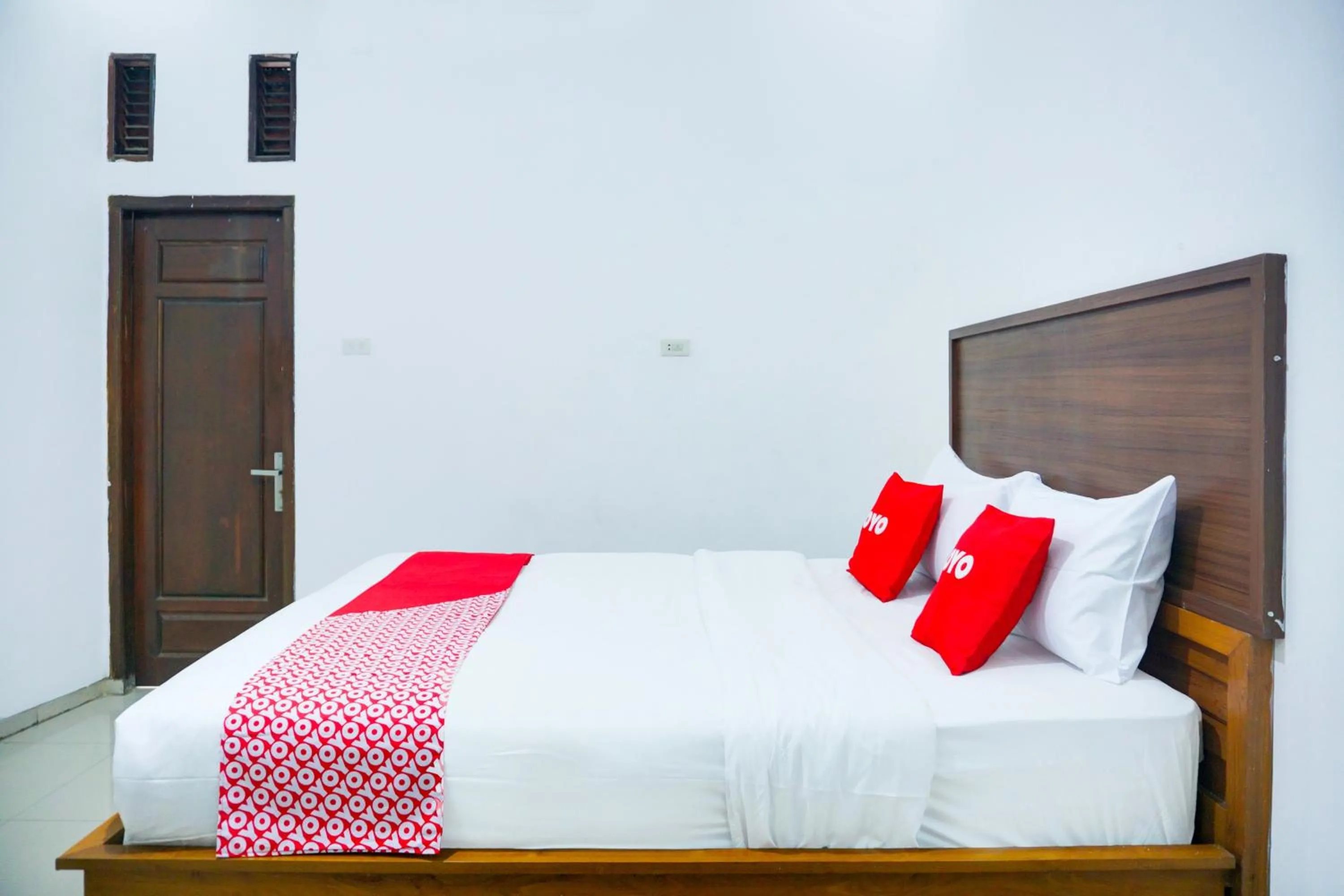 Bedroom, Bed in OYO 94375 Kanajiwa Guesthouse 2