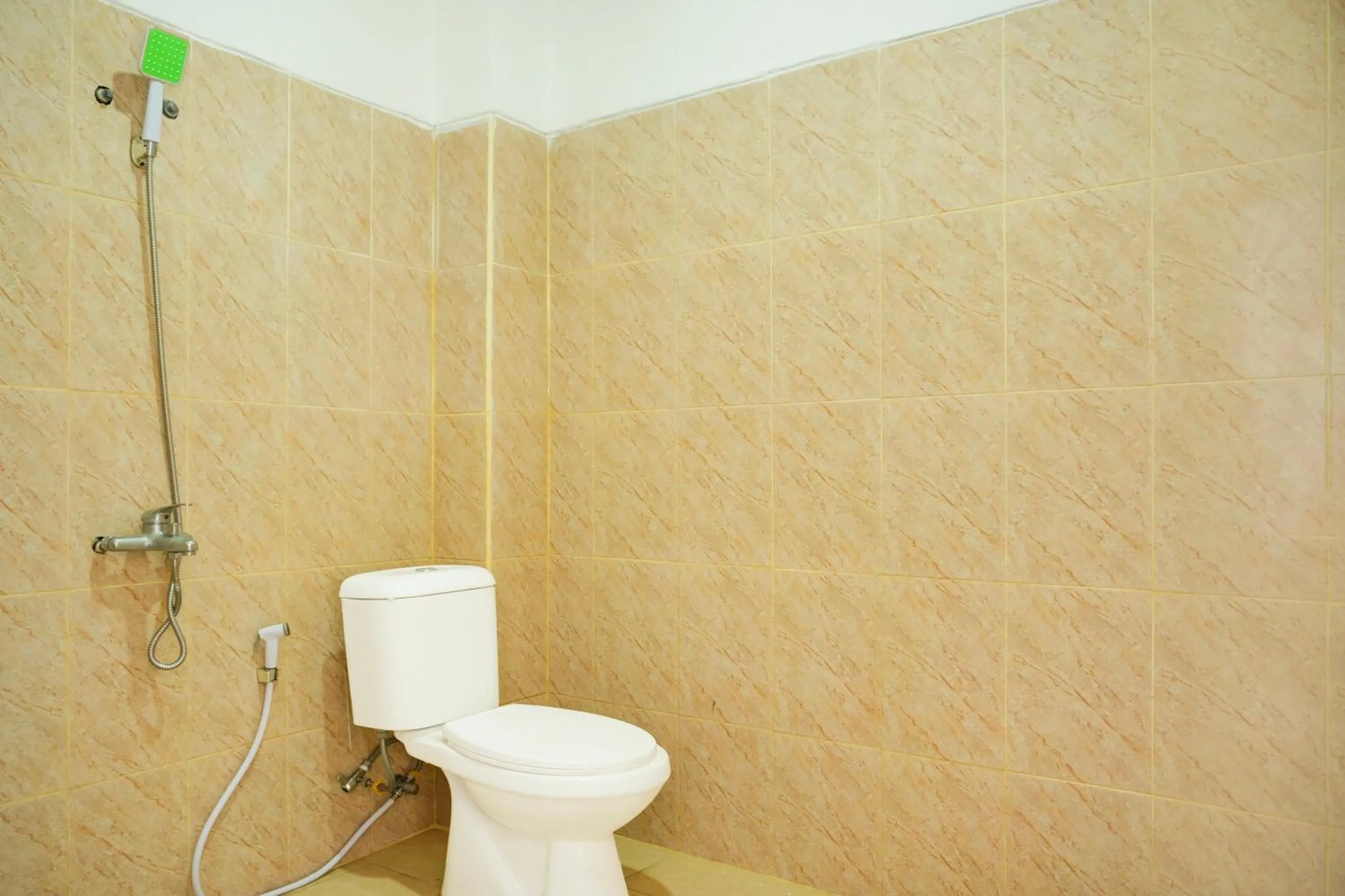 Bathroom in OYO 94375 Kanajiwa Guesthouse 2