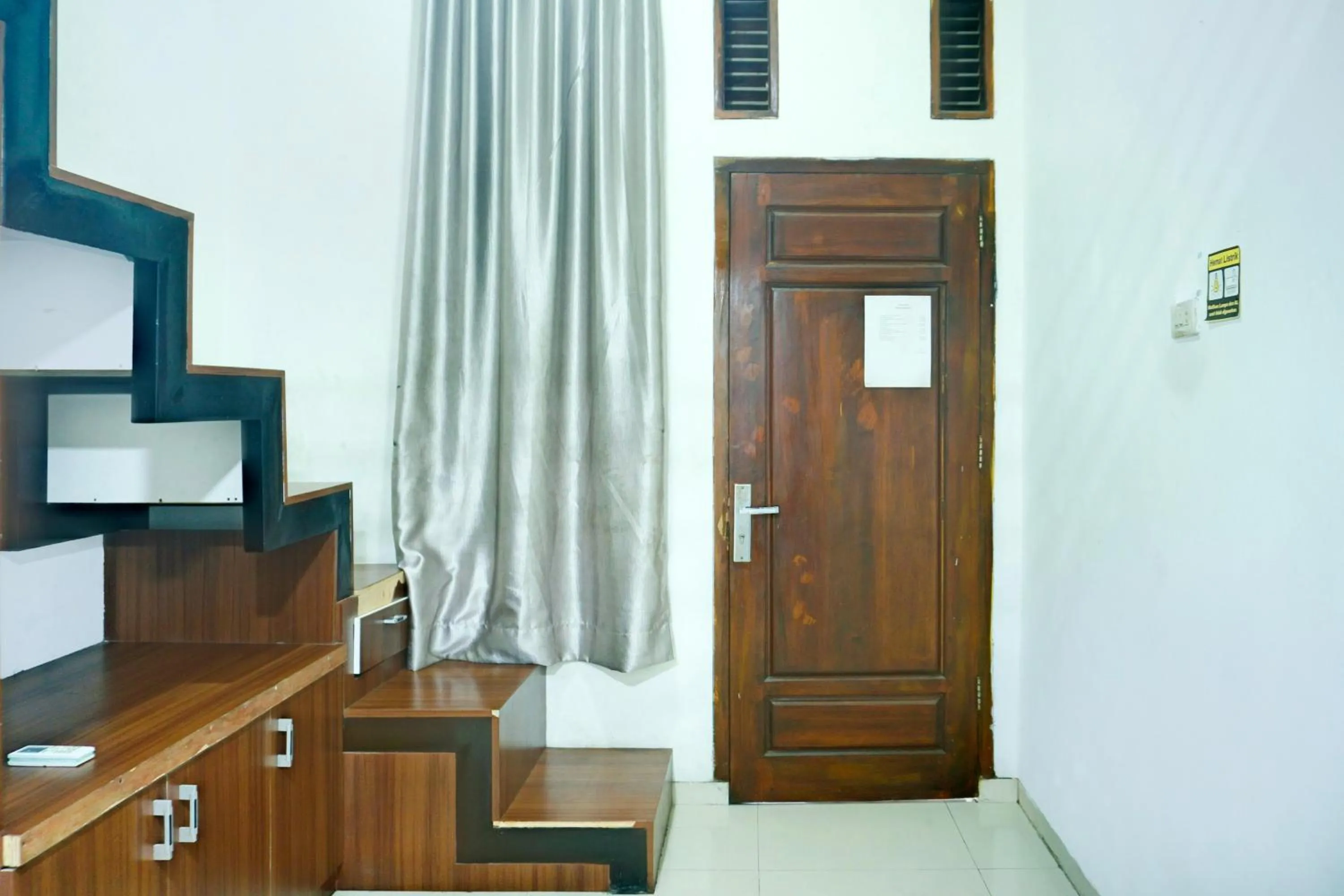 Bedroom in OYO 94375 Kanajiwa Guesthouse 2