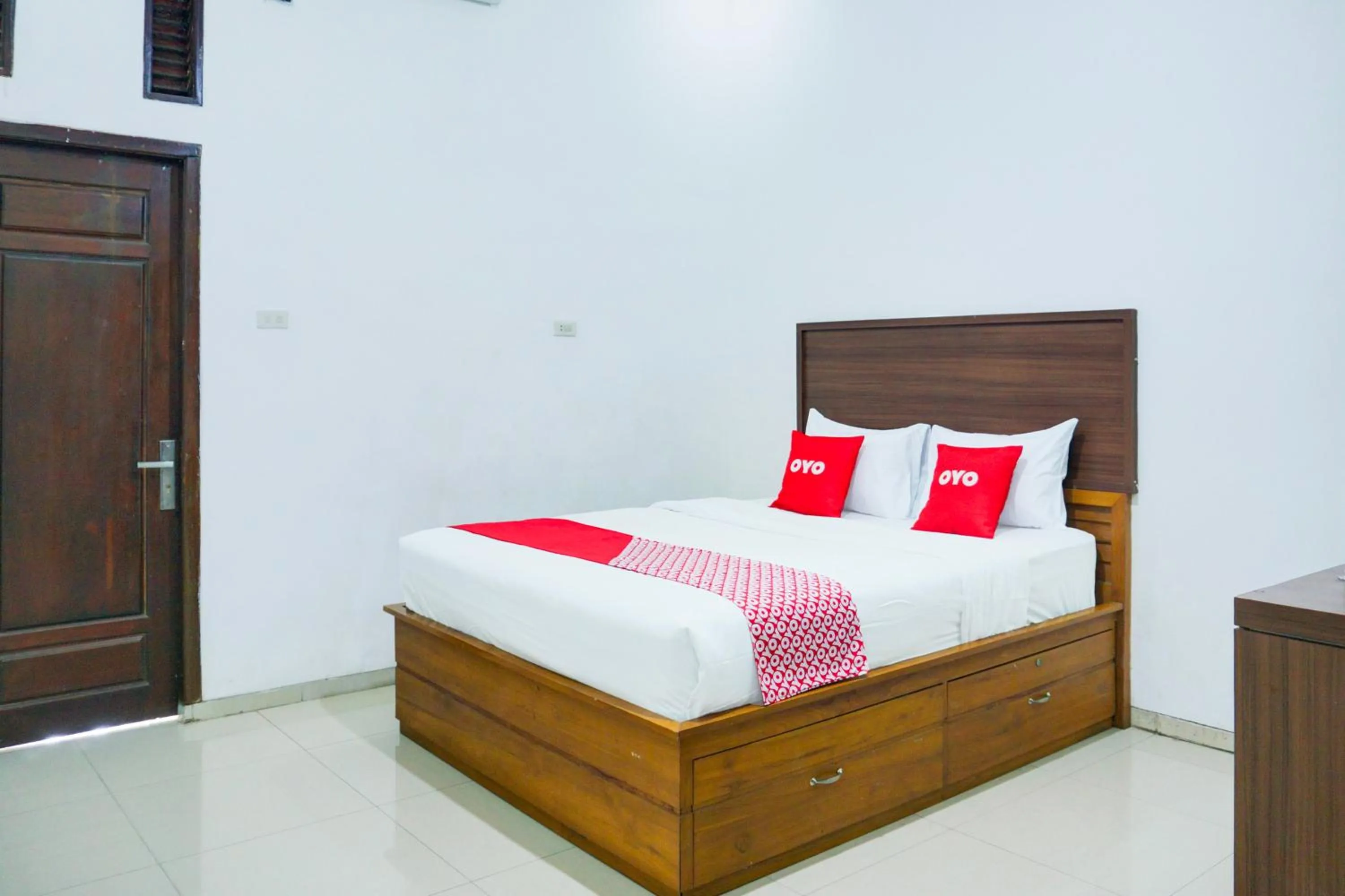 Bedroom, Bed in OYO 94375 Kanajiwa Guesthouse 2