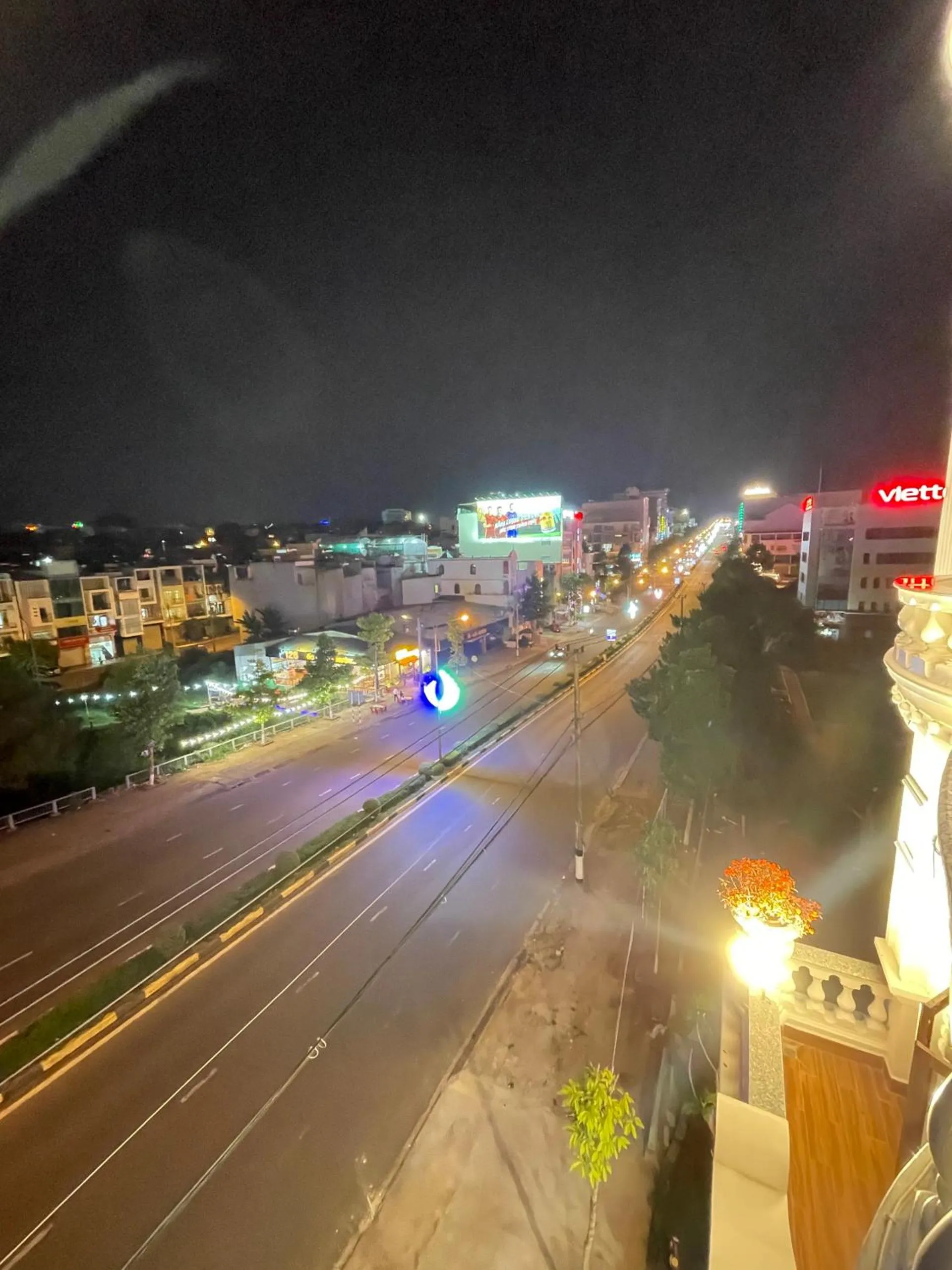 Night in Hotel Hoàng My