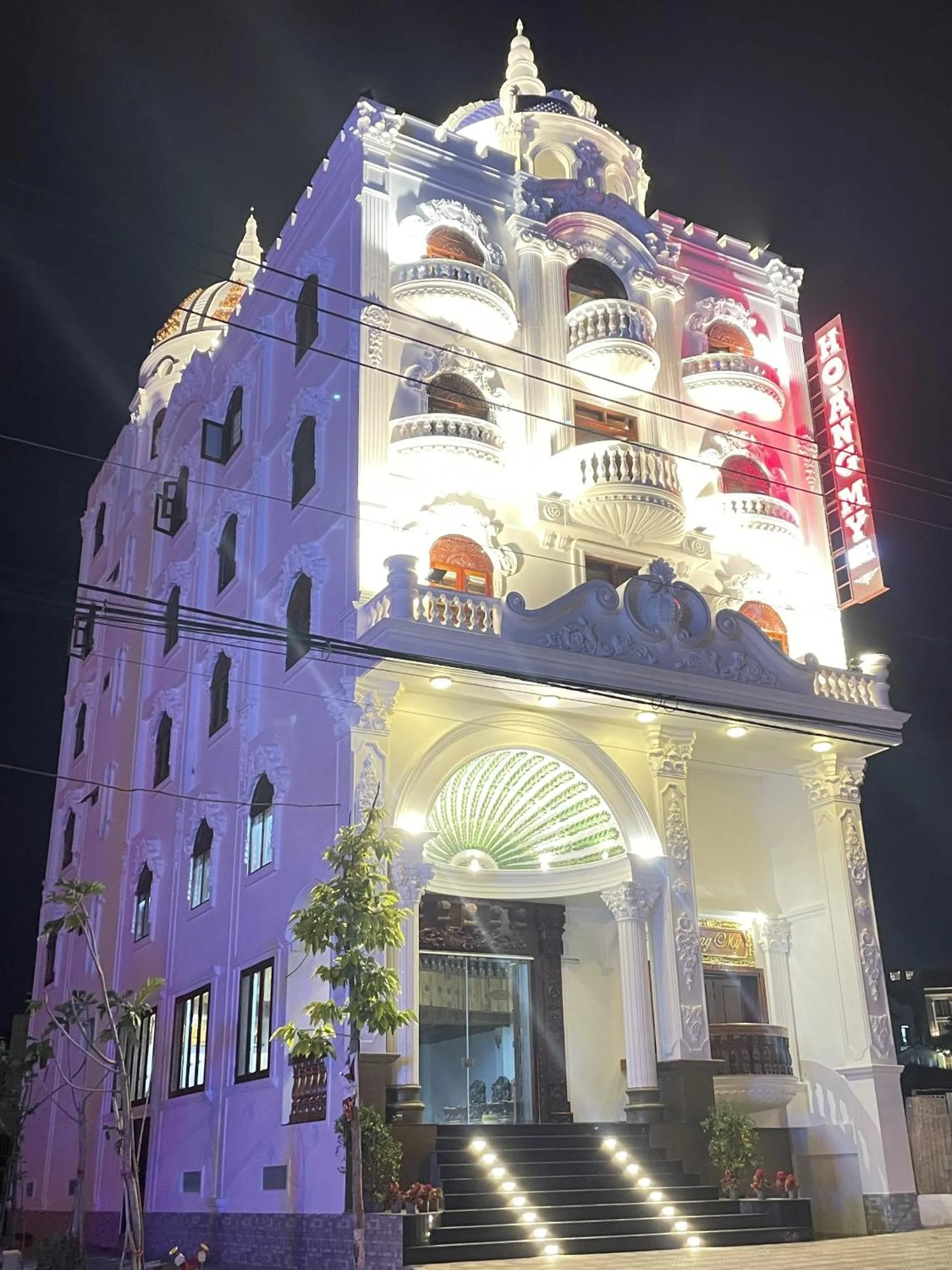 Property building in Hotel Hoàng My