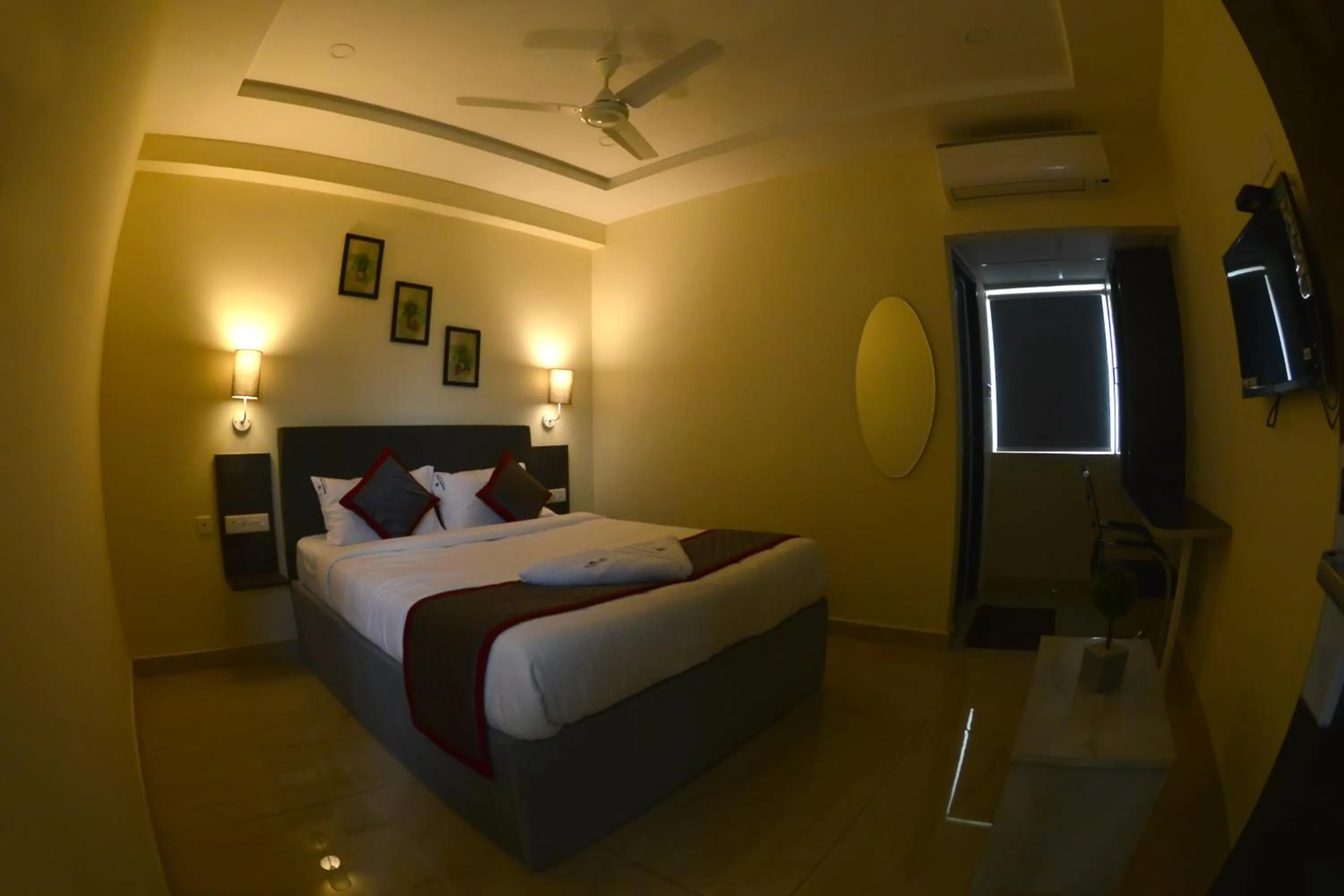 Bedroom, Bed in Seasons Stay