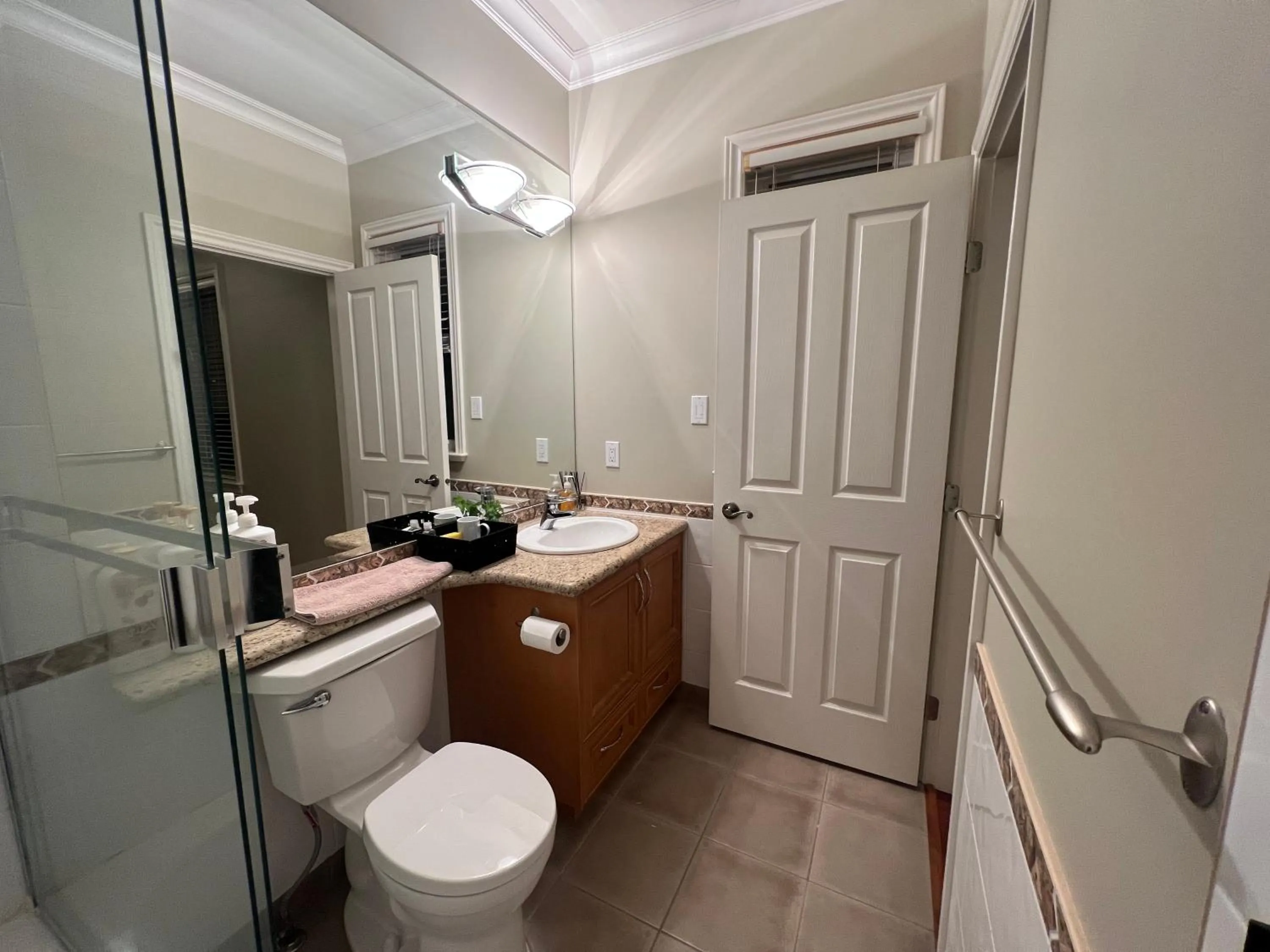 Double Room with Private Bathroom - single occupancy in A cozy independent entrance bedroom with a private washroom close to YVR Richmond