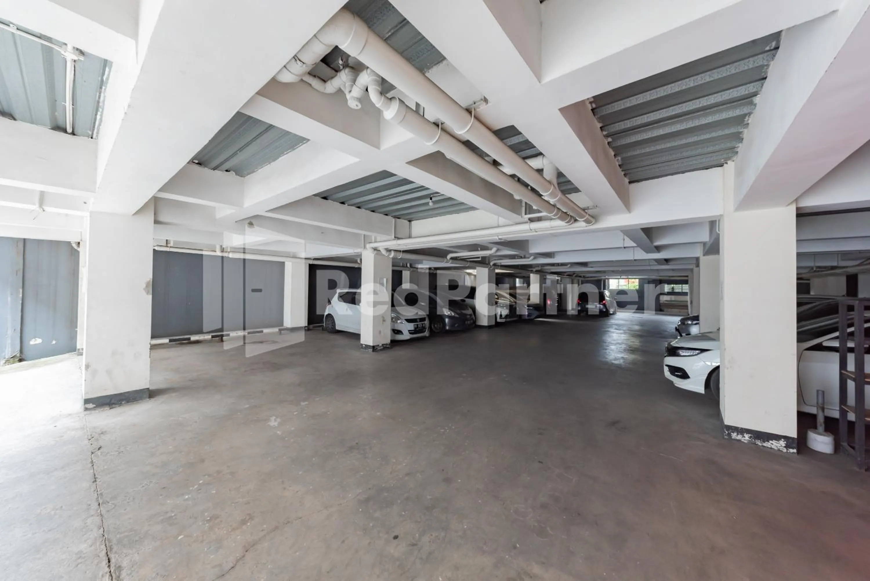 Parking in Maleo Residence Bandung Mitra RedDoorz