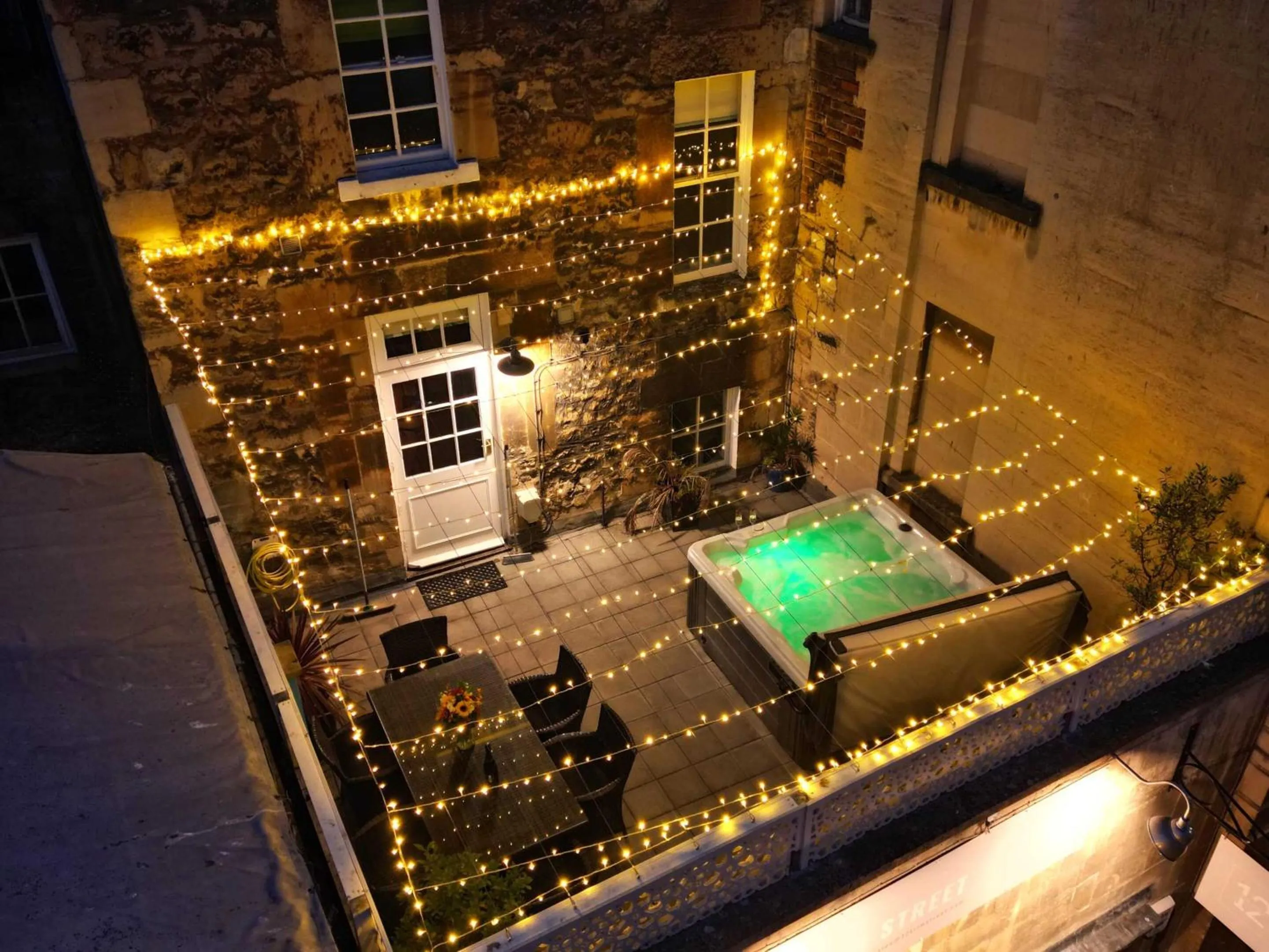 Hot Tub in Harington's Apartments - Trim Street, Hot tub