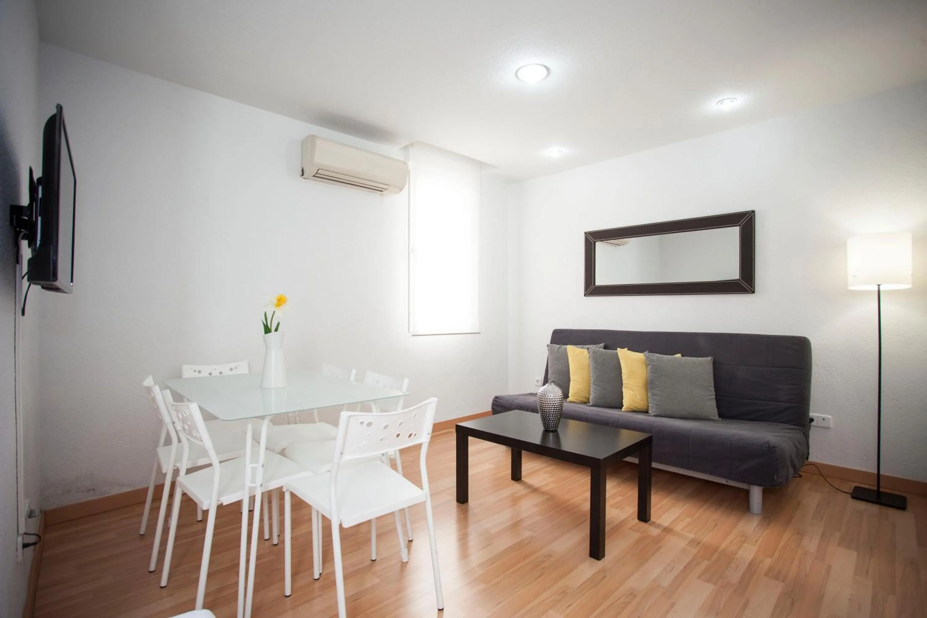 TV and multimedia in Fuencarral Apartments