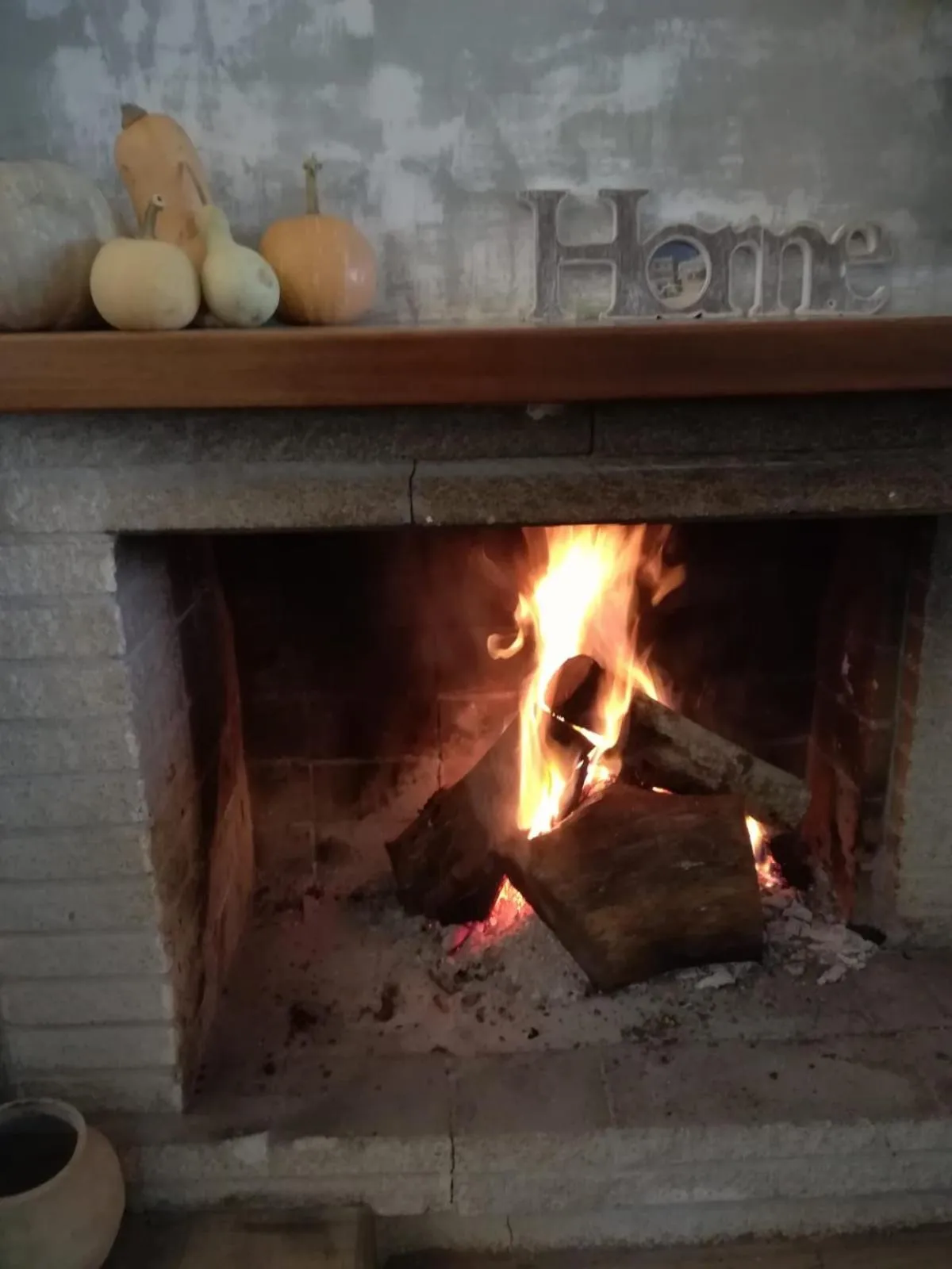 Communal lounge/ TV room in Hostal La Fosca
