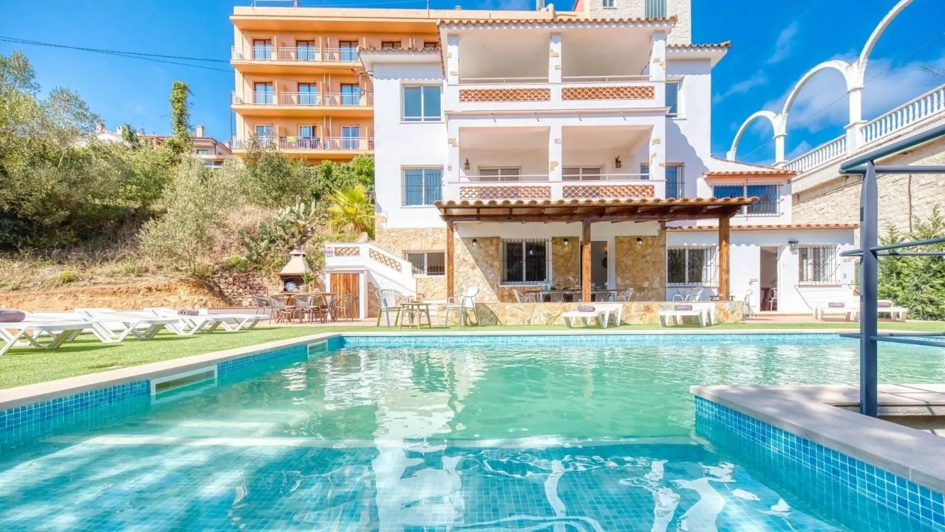 Property building in Costacabana - Villa Pilar
