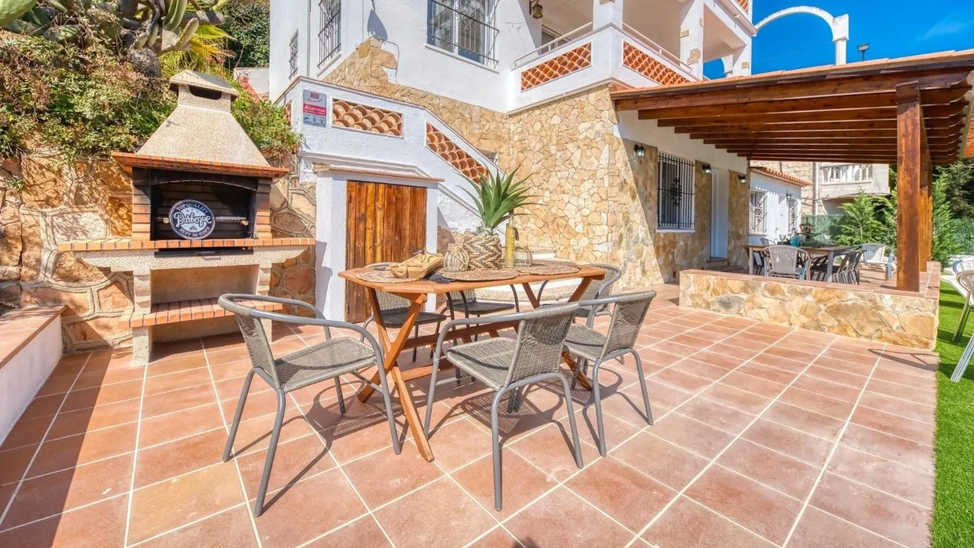 Property building in Costacabana - Villa Pilar
