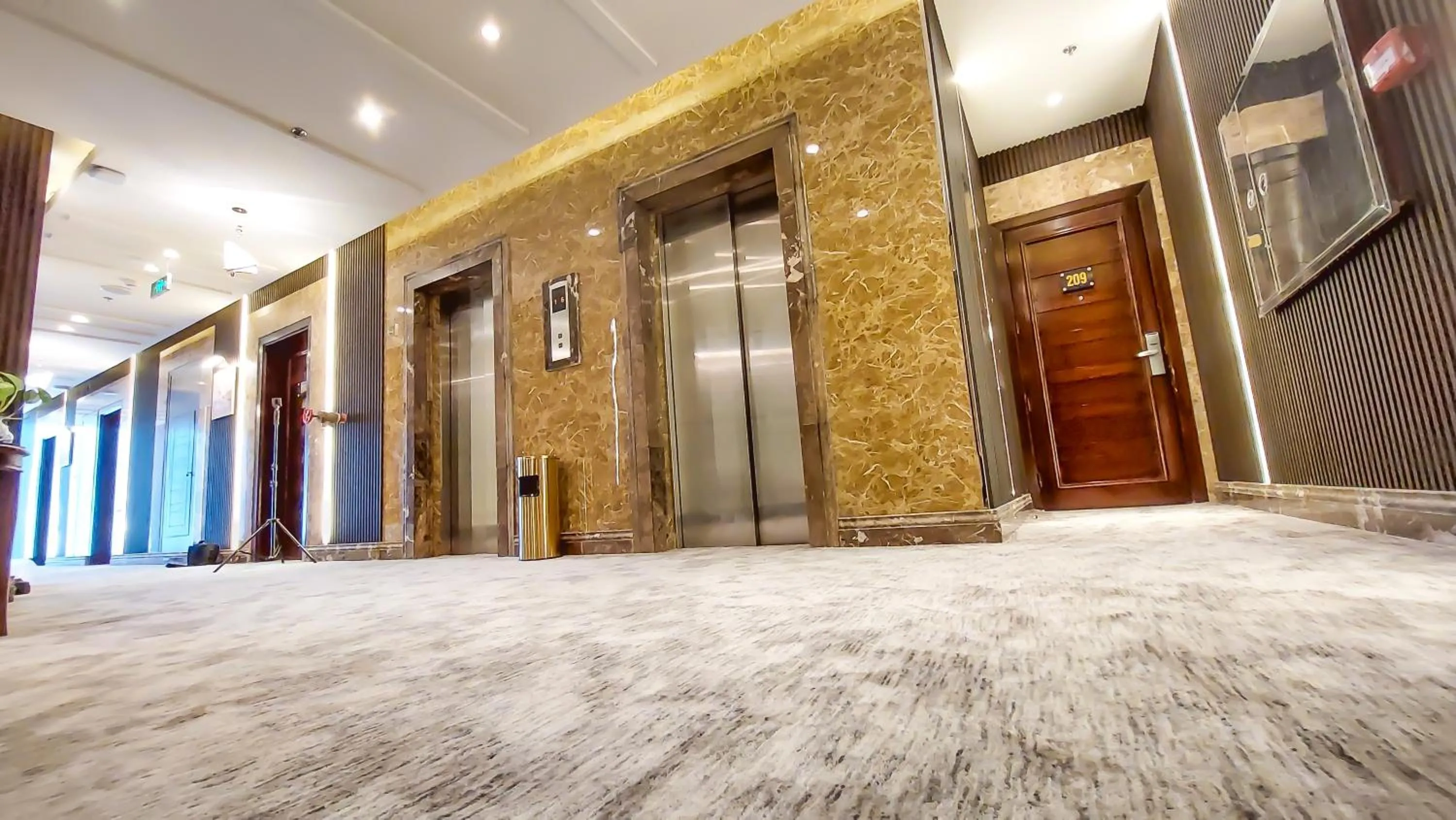elevator in Golden Dune Residential Unit - Almalaz