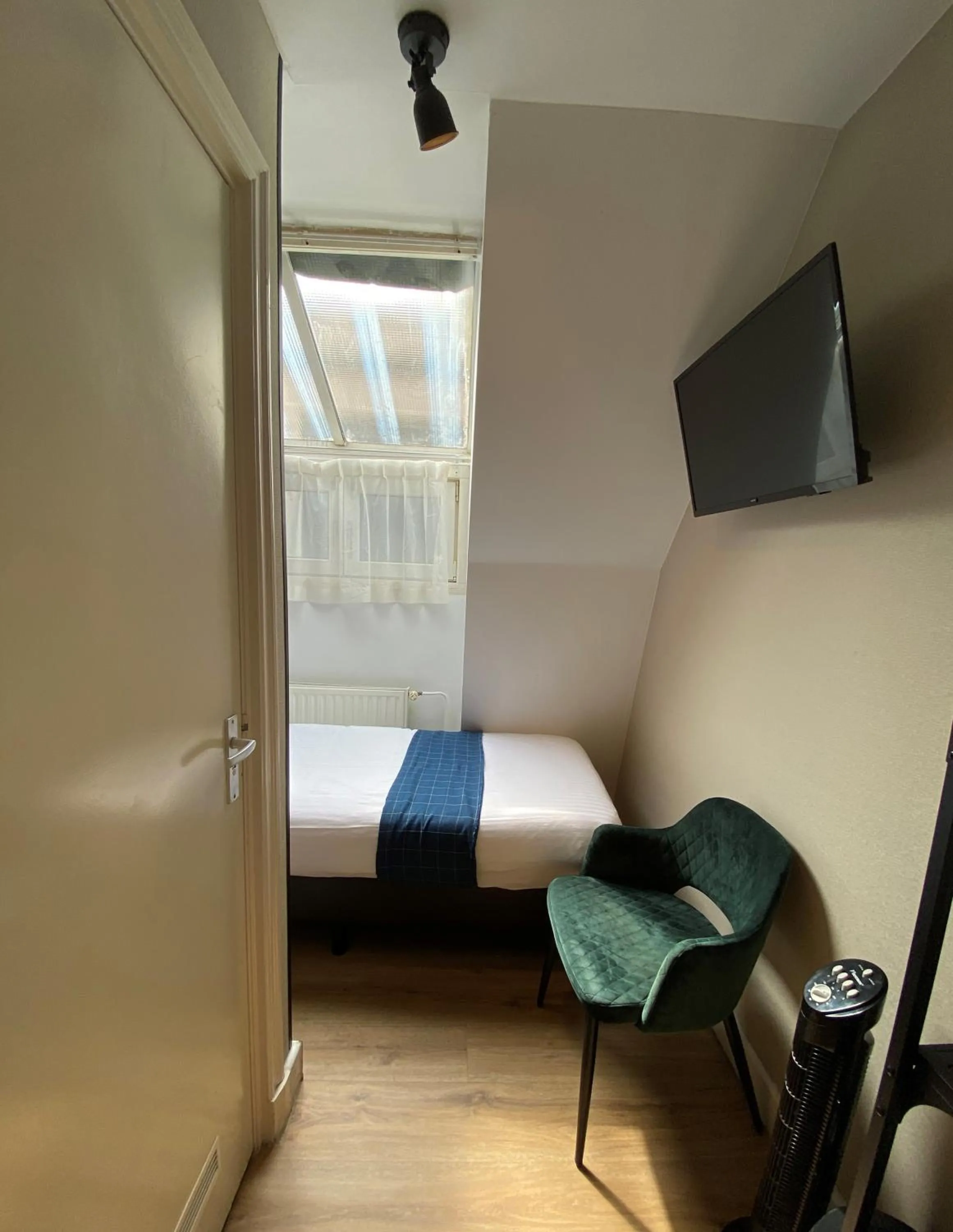 TV and multimedia, Bed in Hotel Vondel Garden