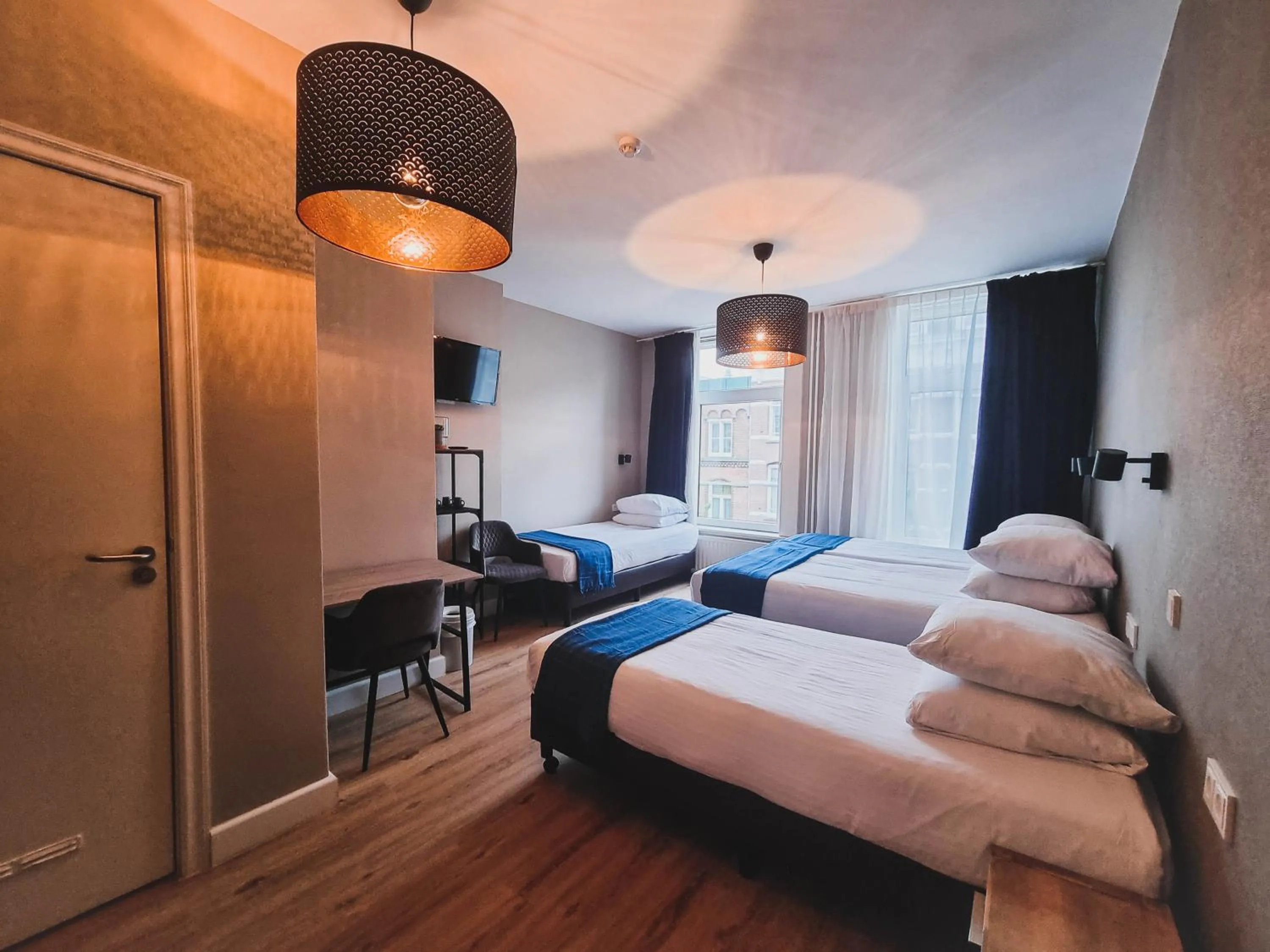 Photo of the whole room, Bed in Hotel Vondel Garden