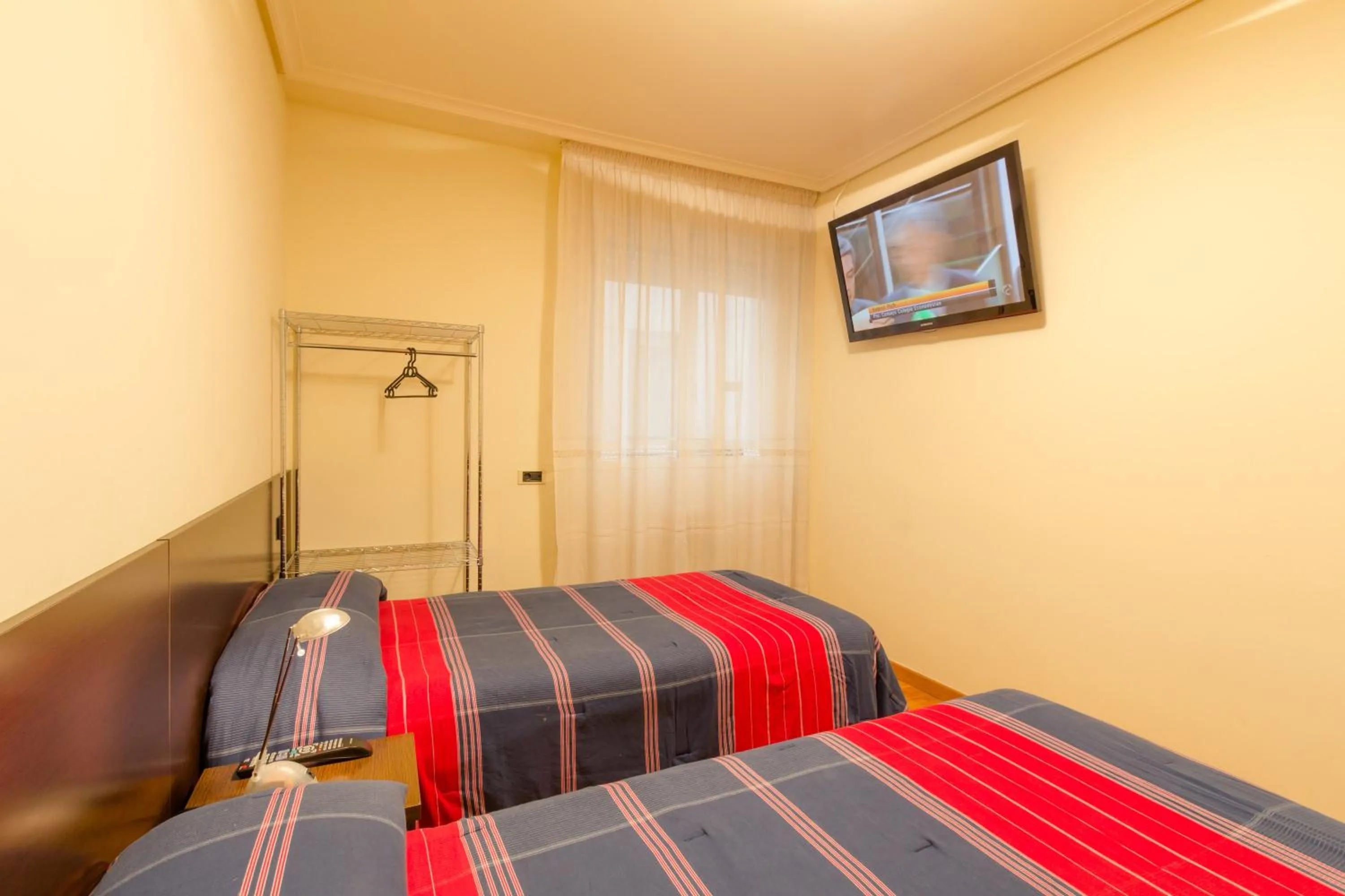 Photo of the whole room, Bed in Pension Logroño