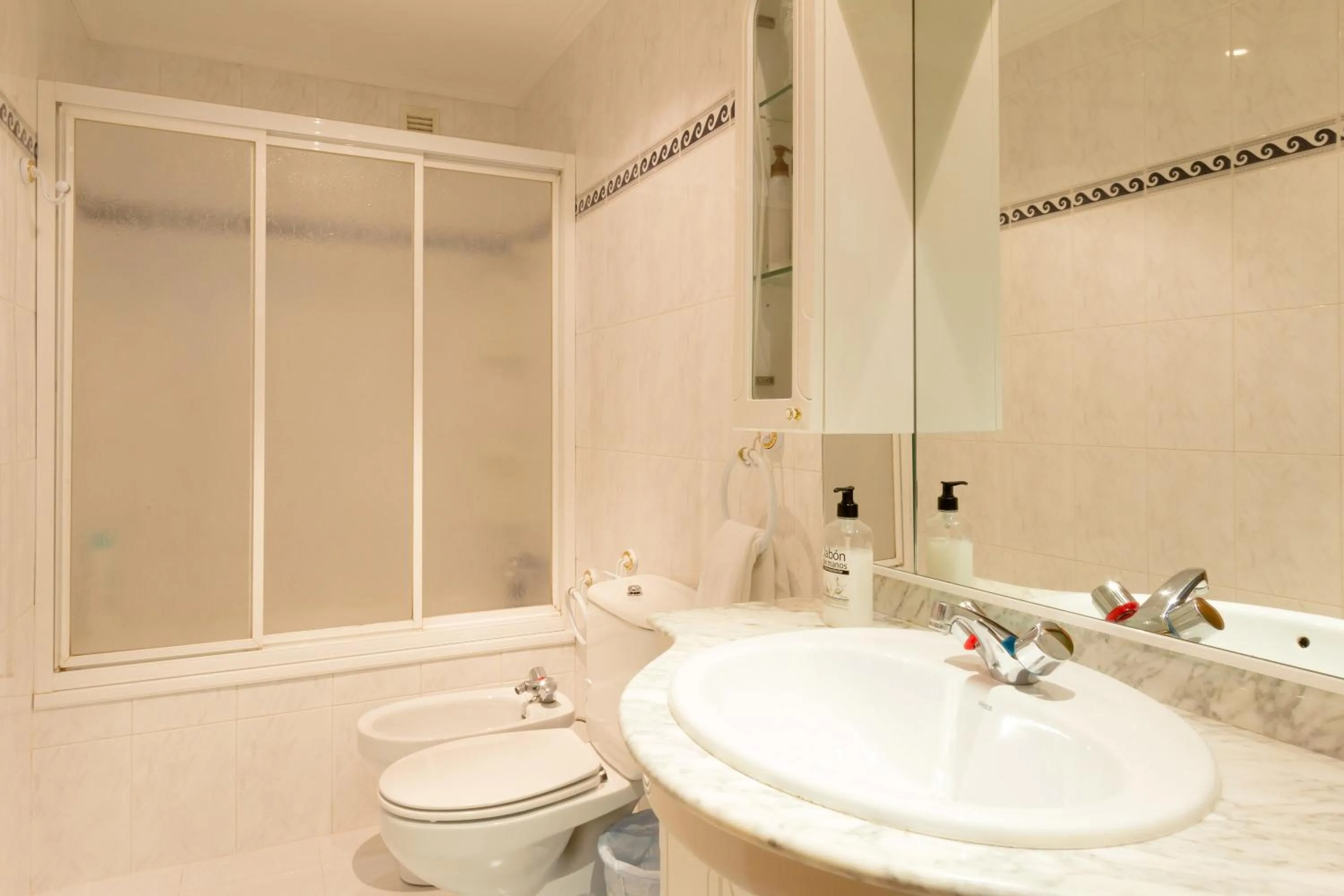 Bathroom in Pension Logroño