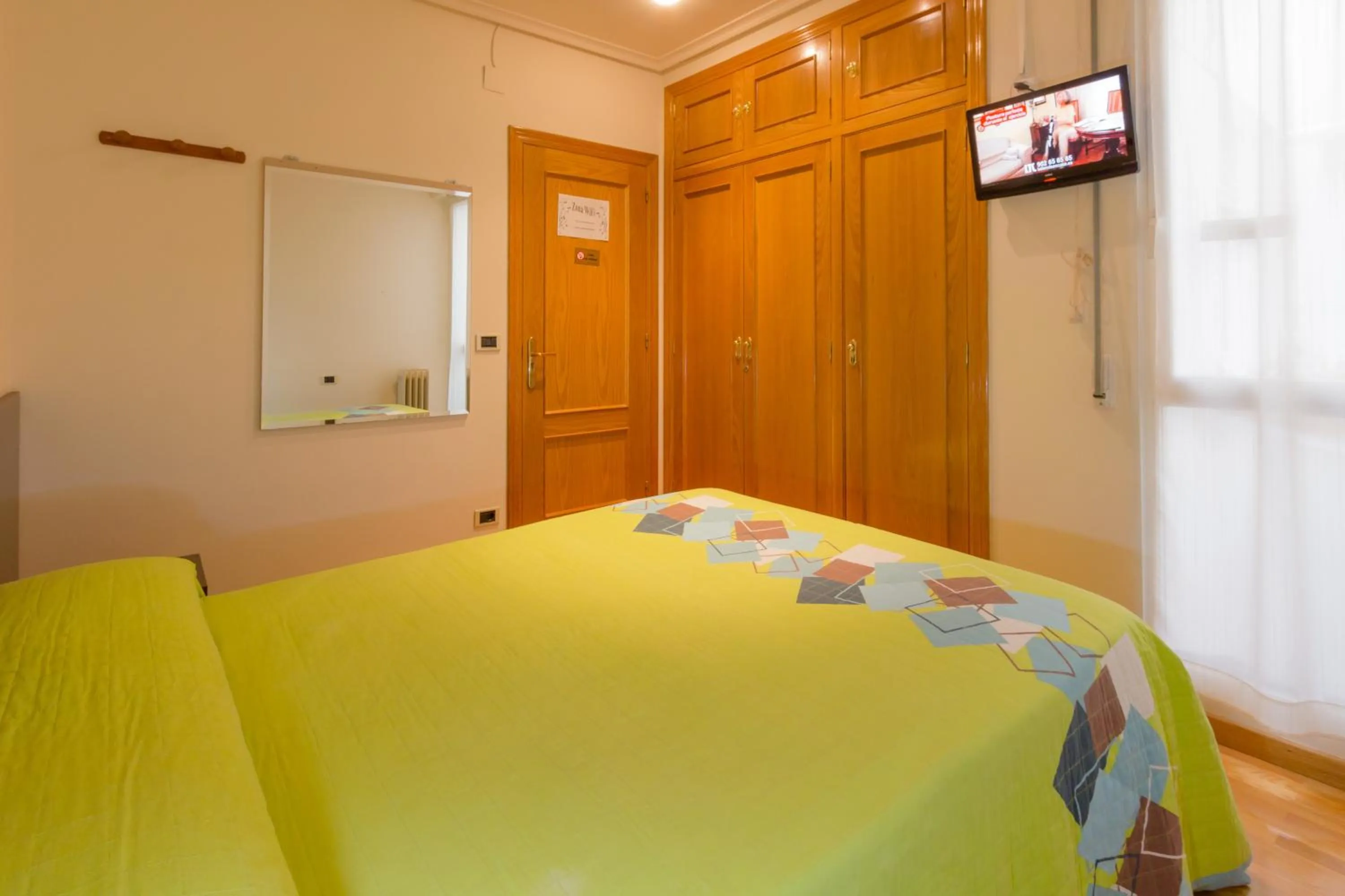 Day, Bed in Pension Logroño