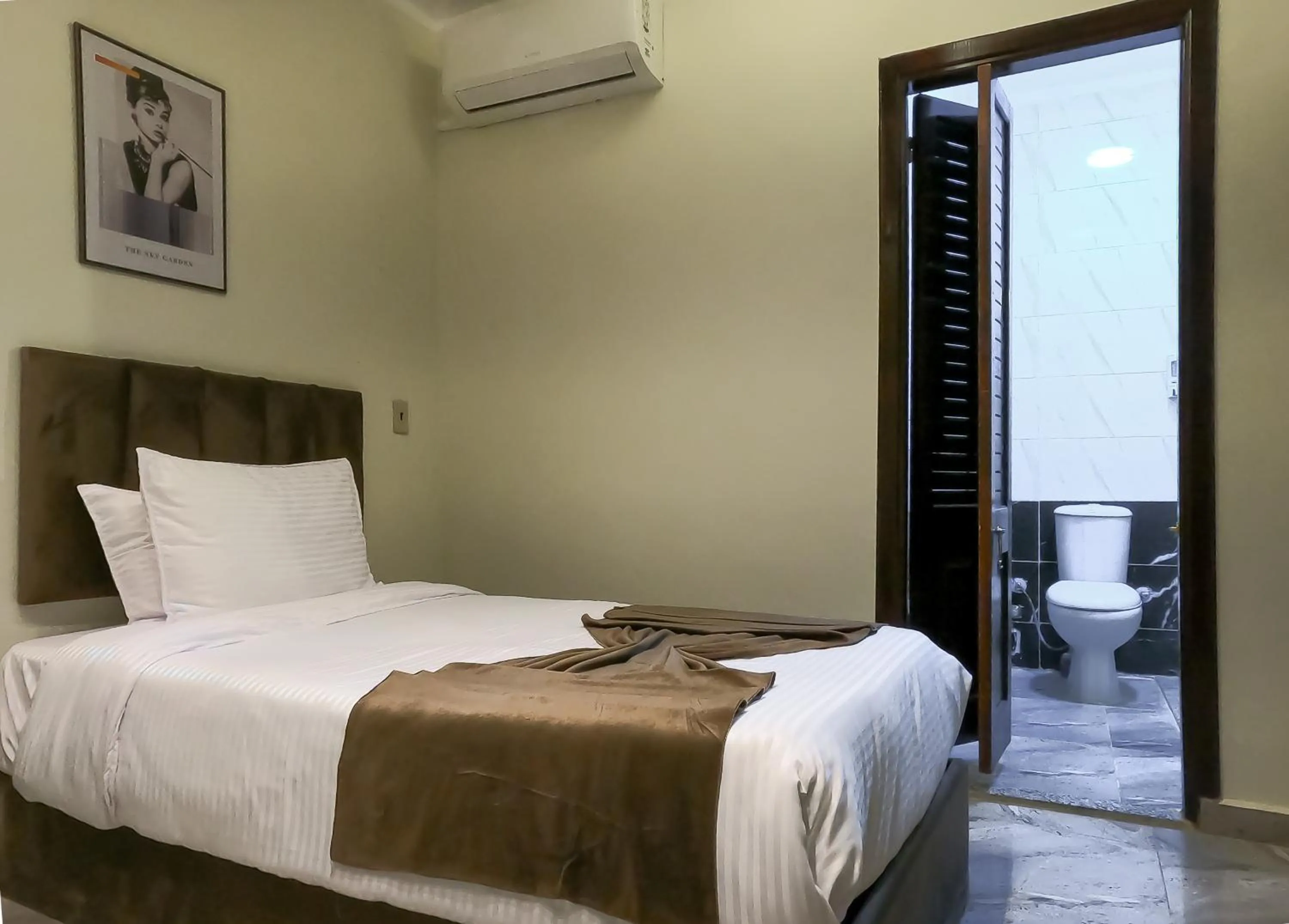 Bed in Happy View Inn