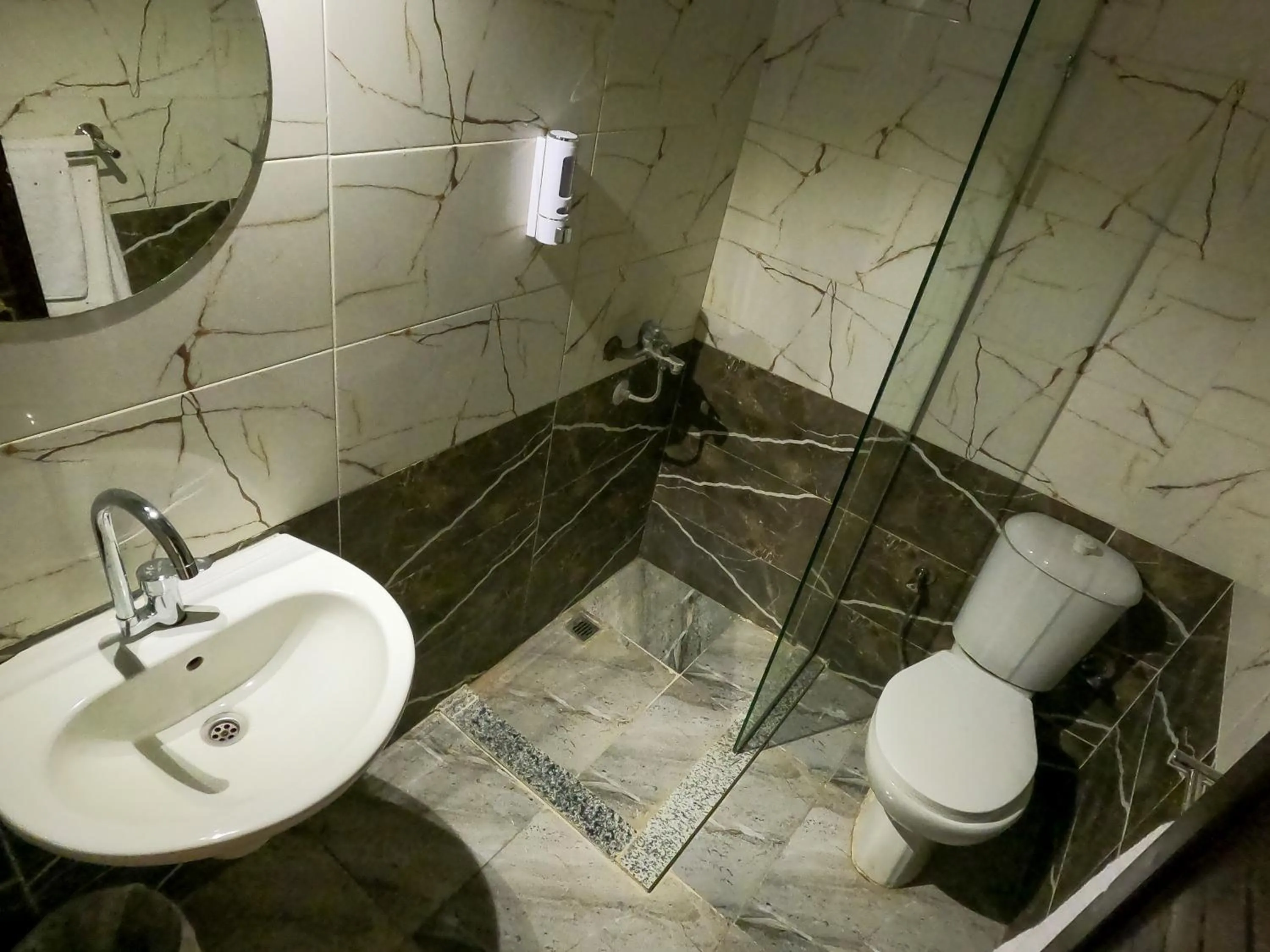 Shower in Happy View Inn