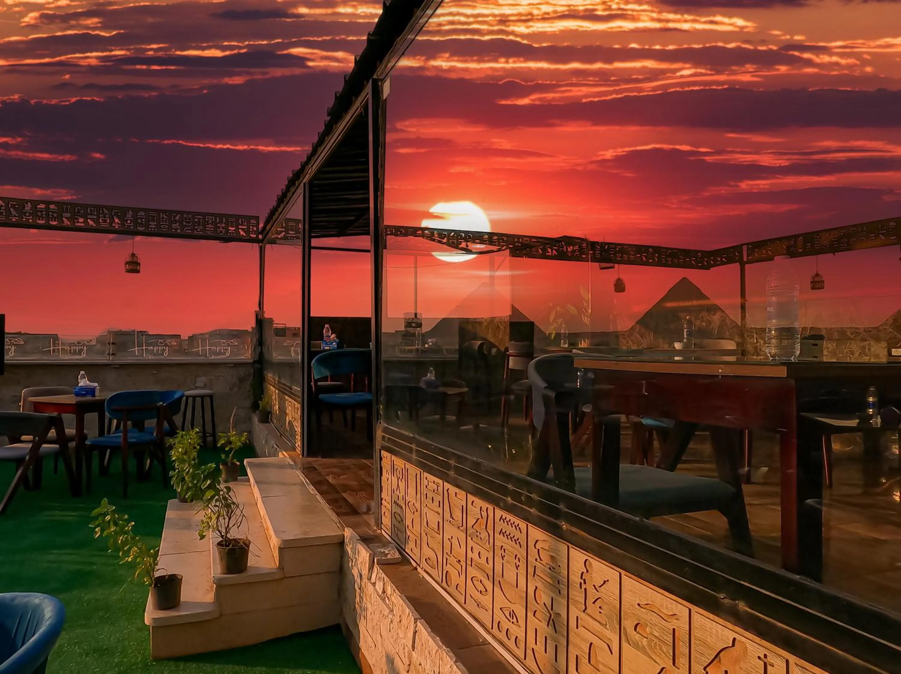 Restaurant/places to eat in Happy View Inn