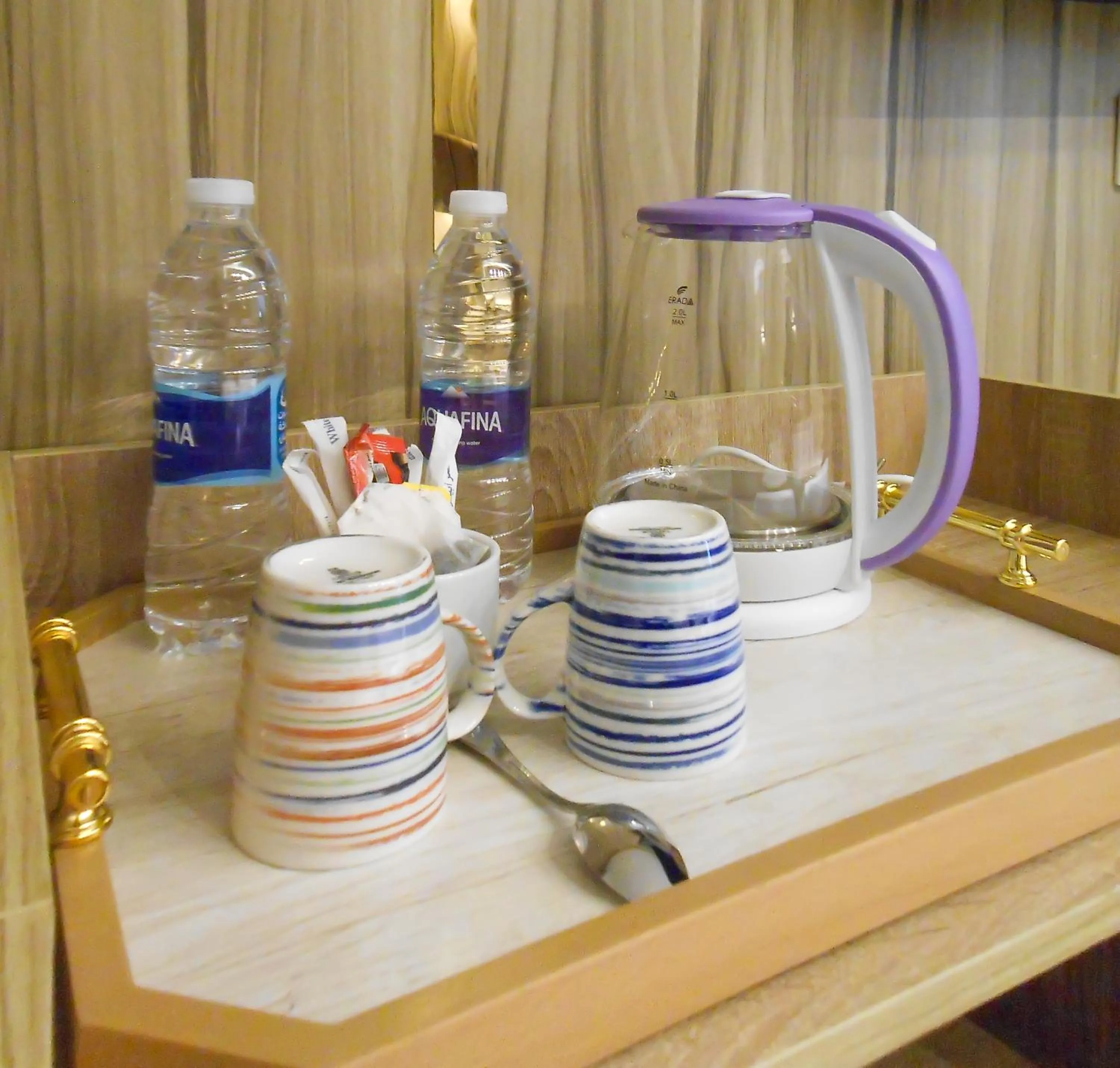 Coffee/tea facilities in Happy View Inn