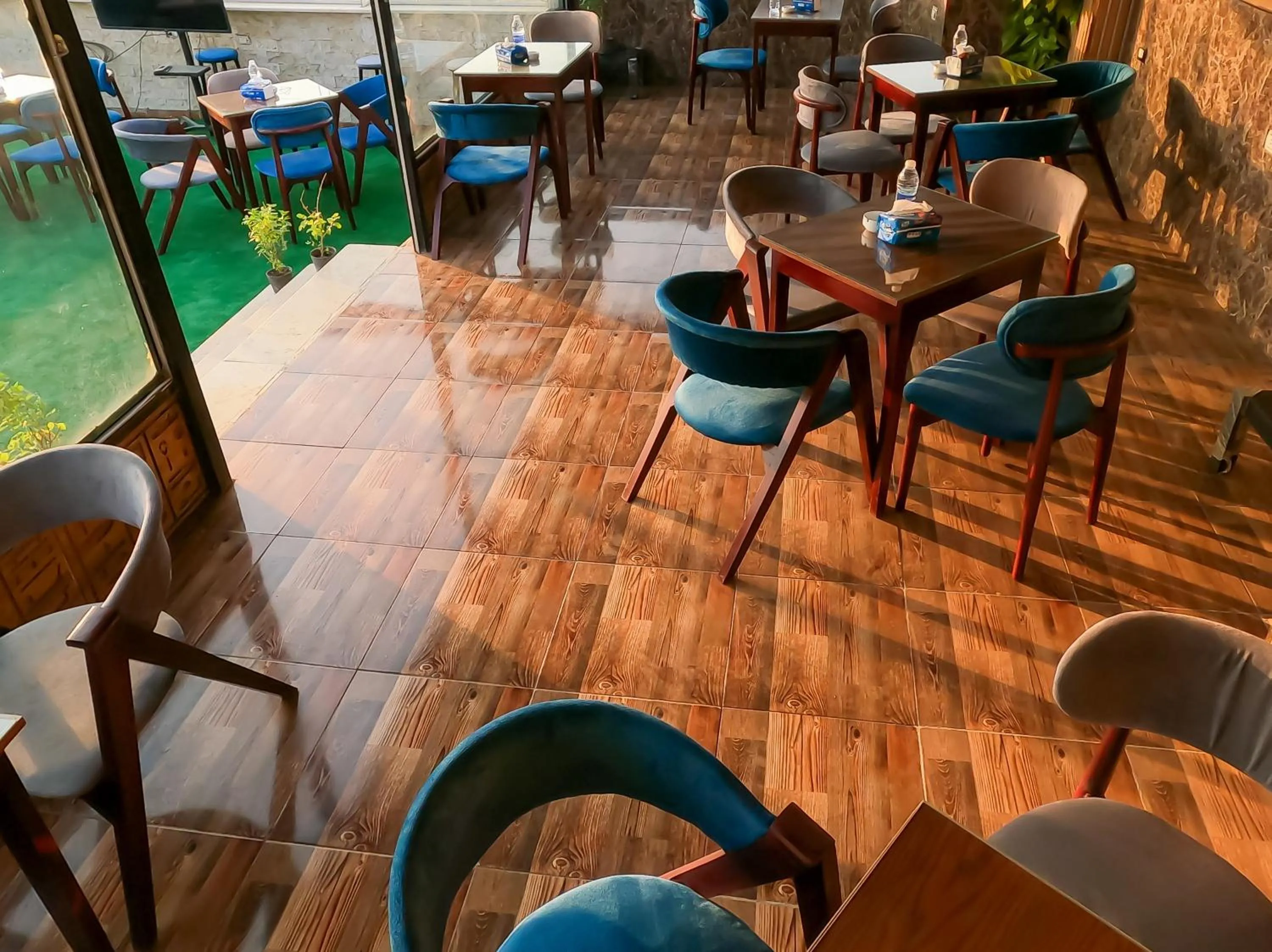 Restaurant/places to eat in Happy View Inn