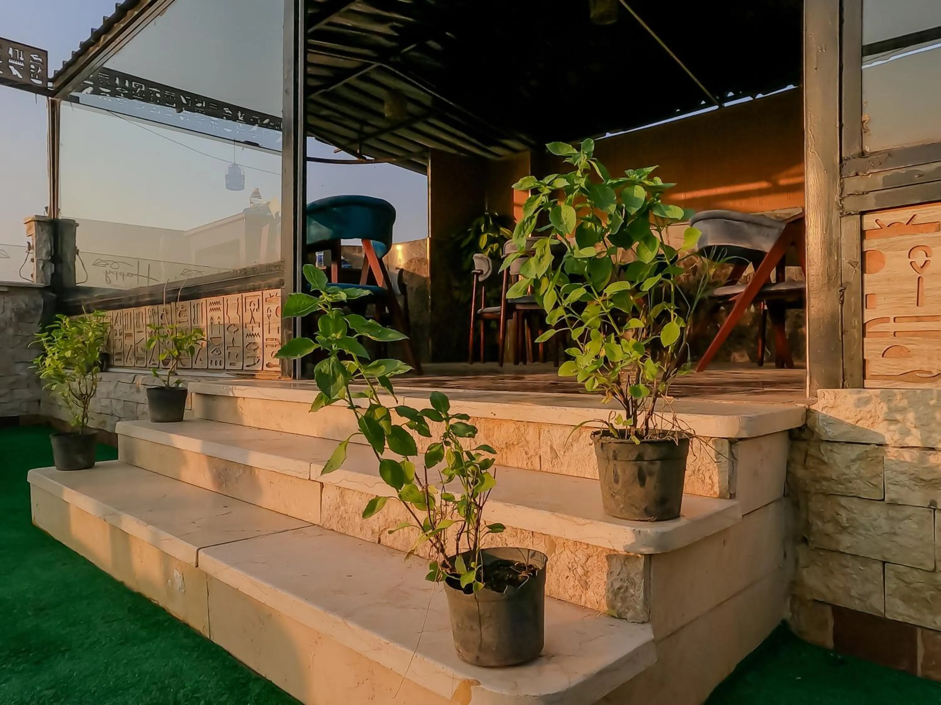 Restaurant/places to eat in Happy View Inn