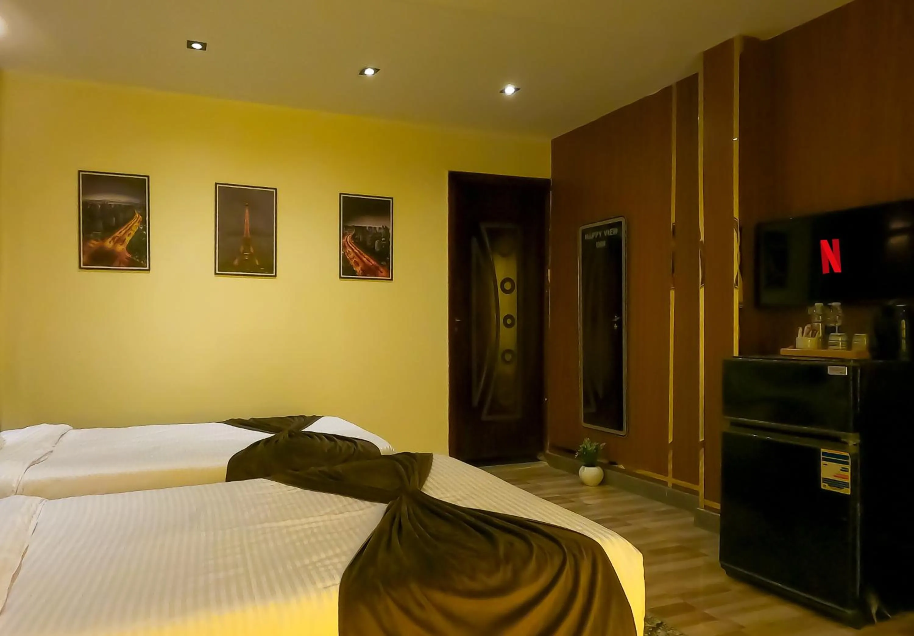 Bed in Happy View Inn