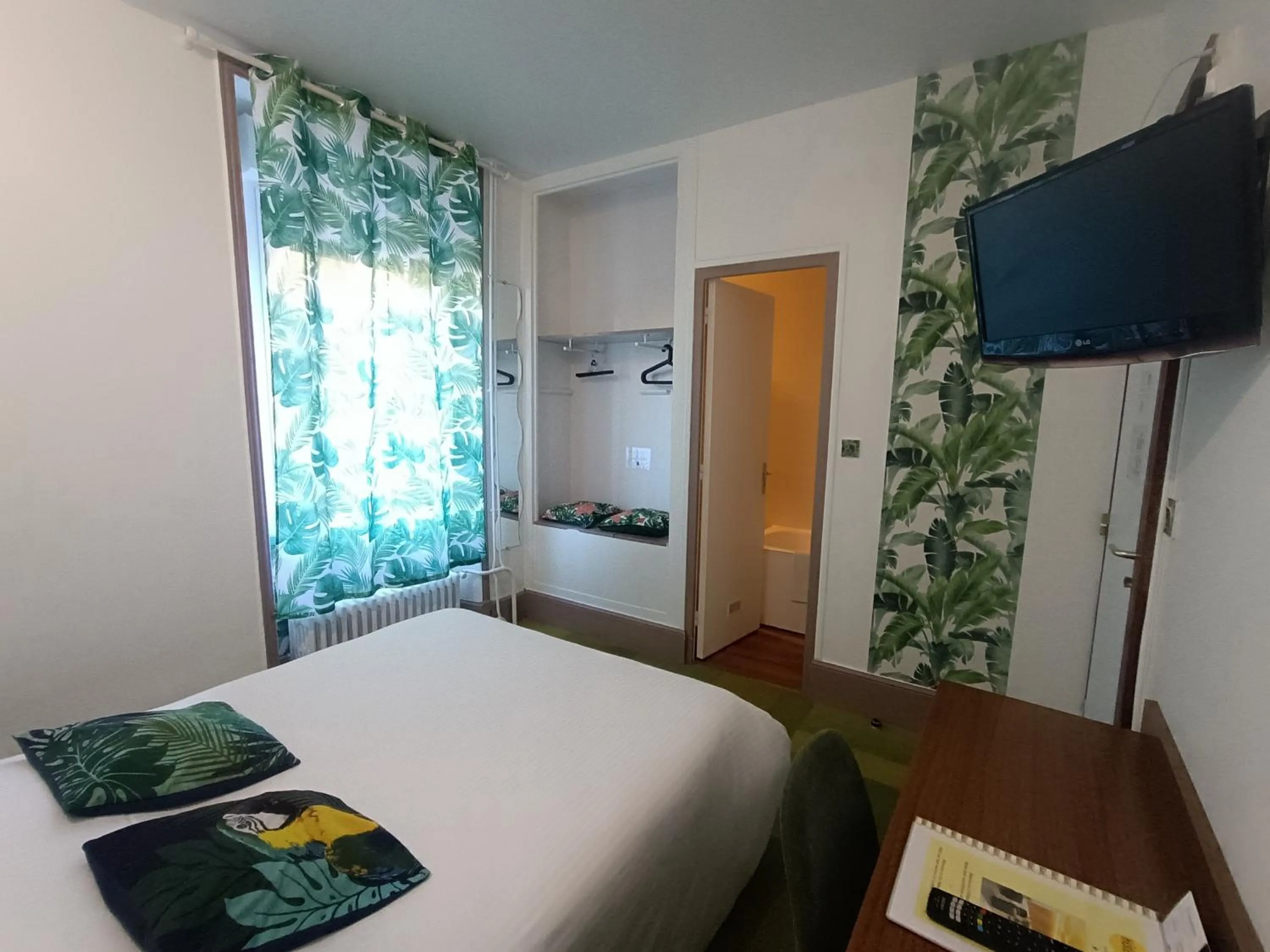 Bed in HOTEL DE FRANCE