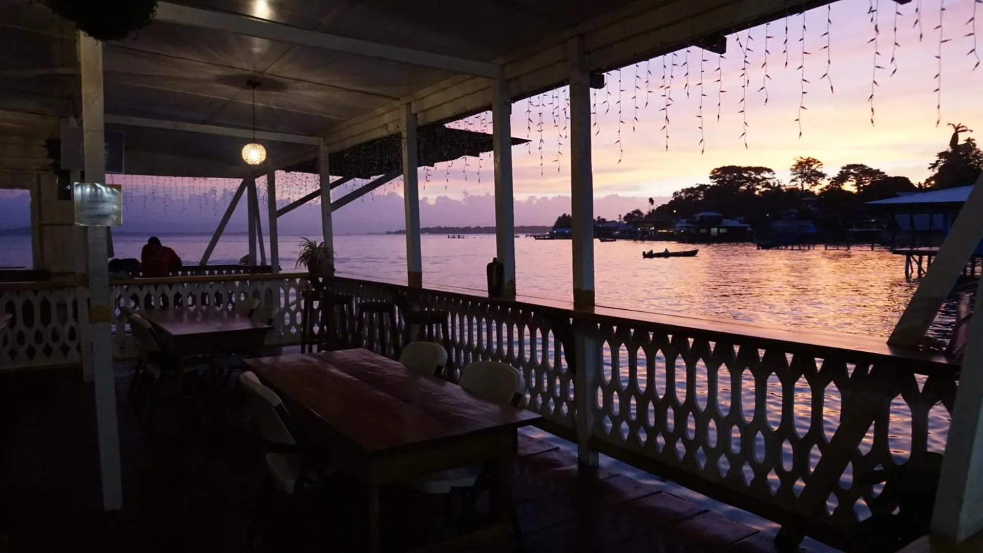 Restaurant/places to eat in Hotel Caribbean View