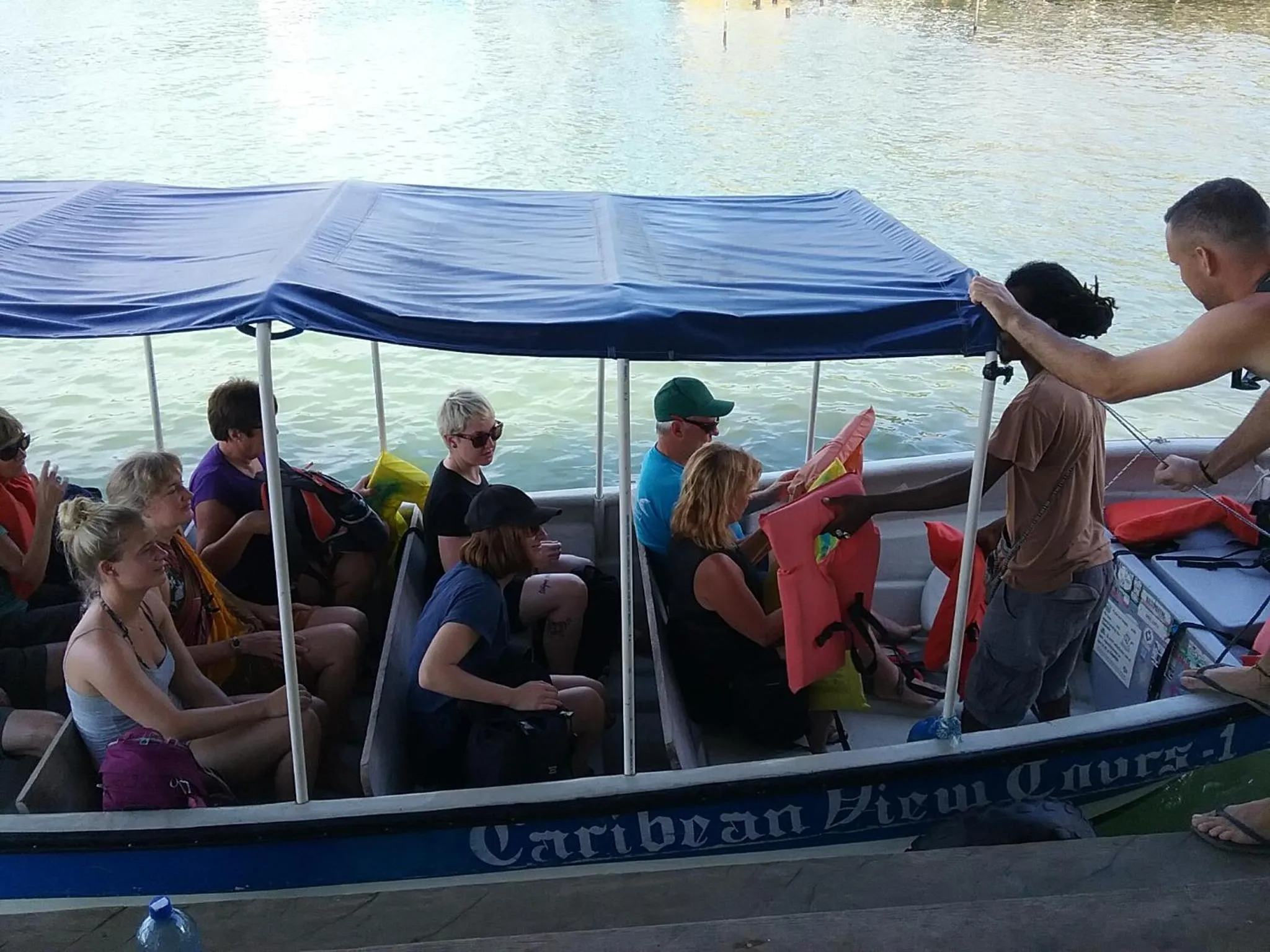 Restaurant/places to eat in Hotel Caribbean View