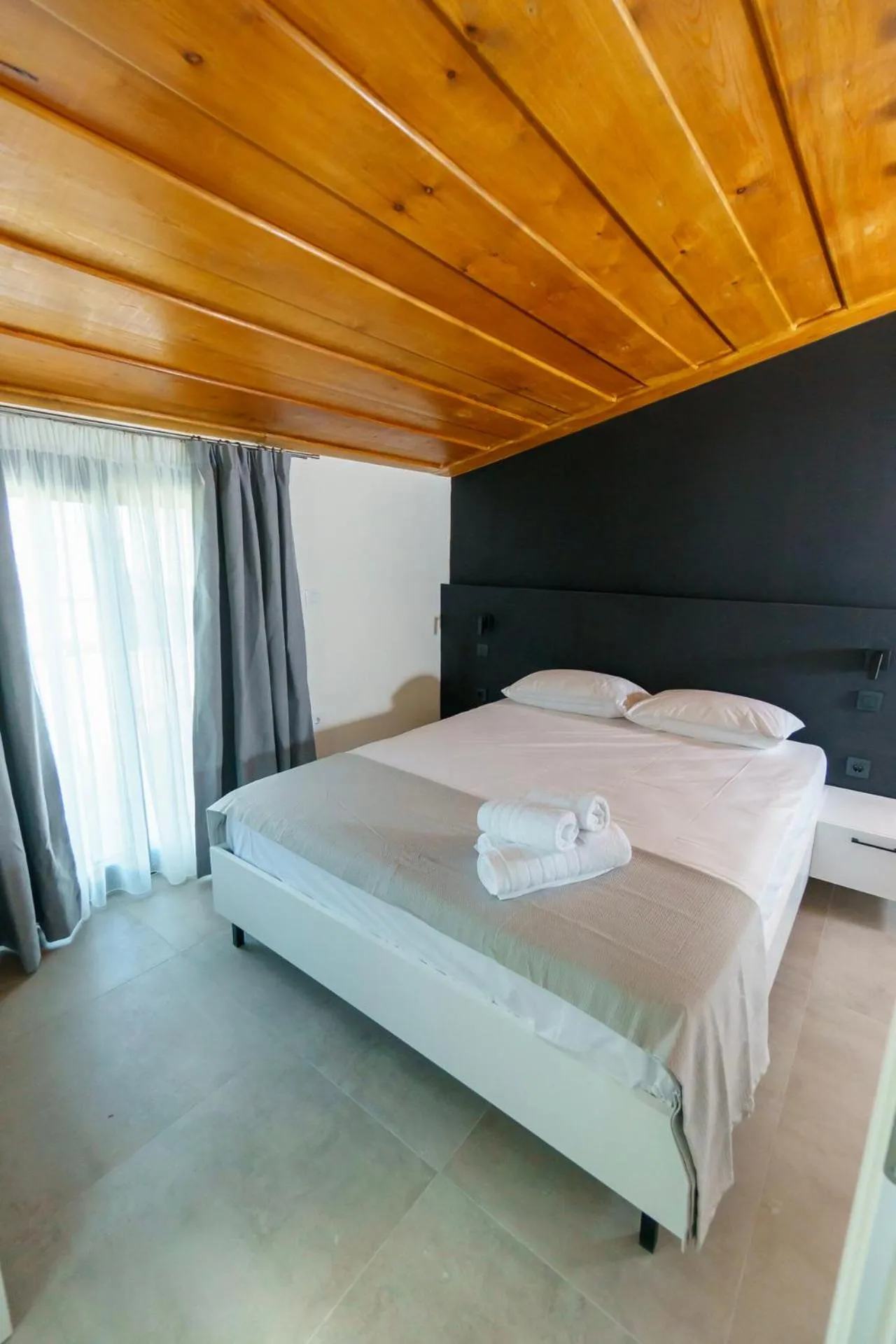 Bedroom, Bed in Lighthouse Apartments