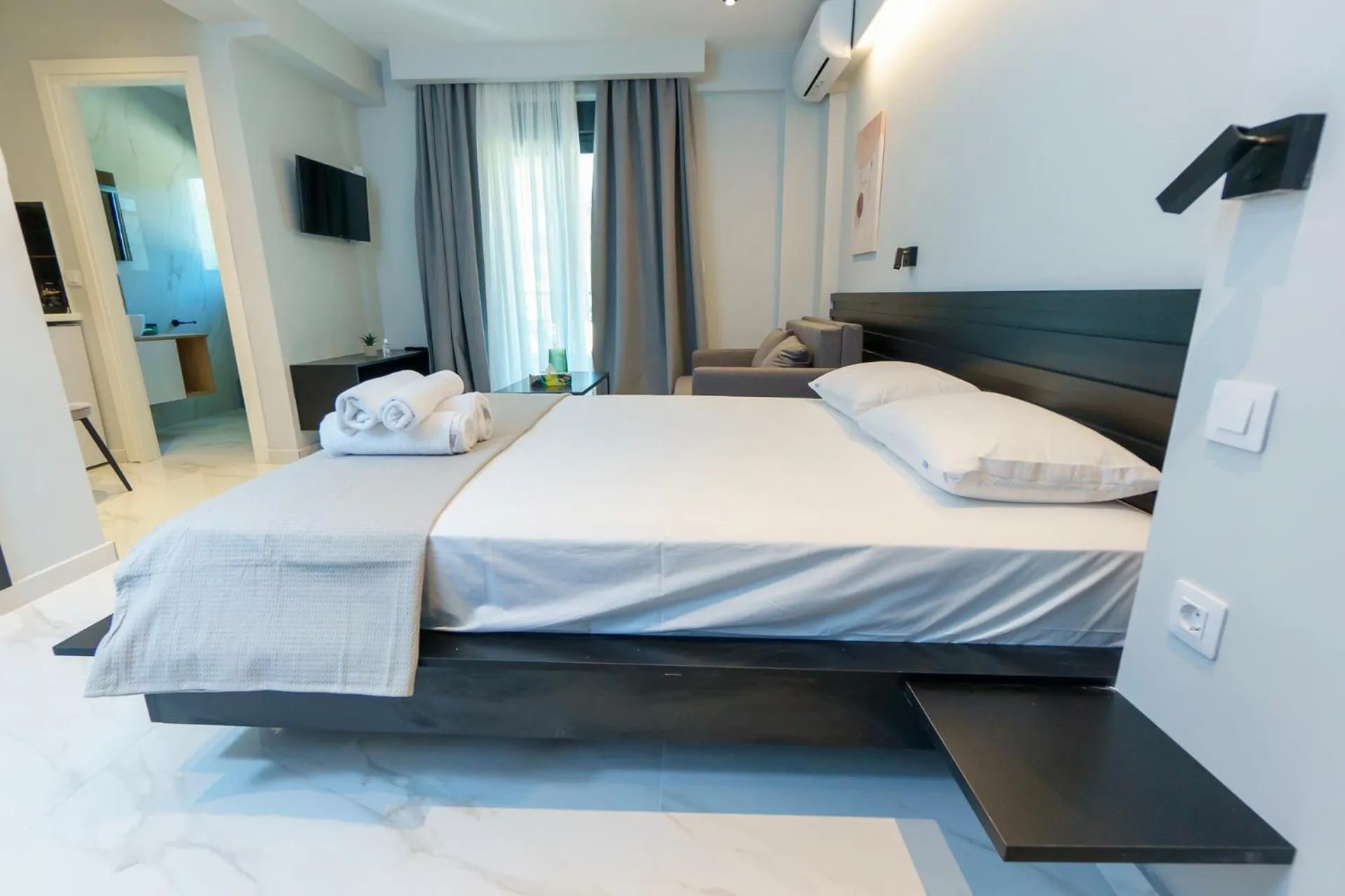 Photo of the whole room, Bed in Lighthouse Apartments