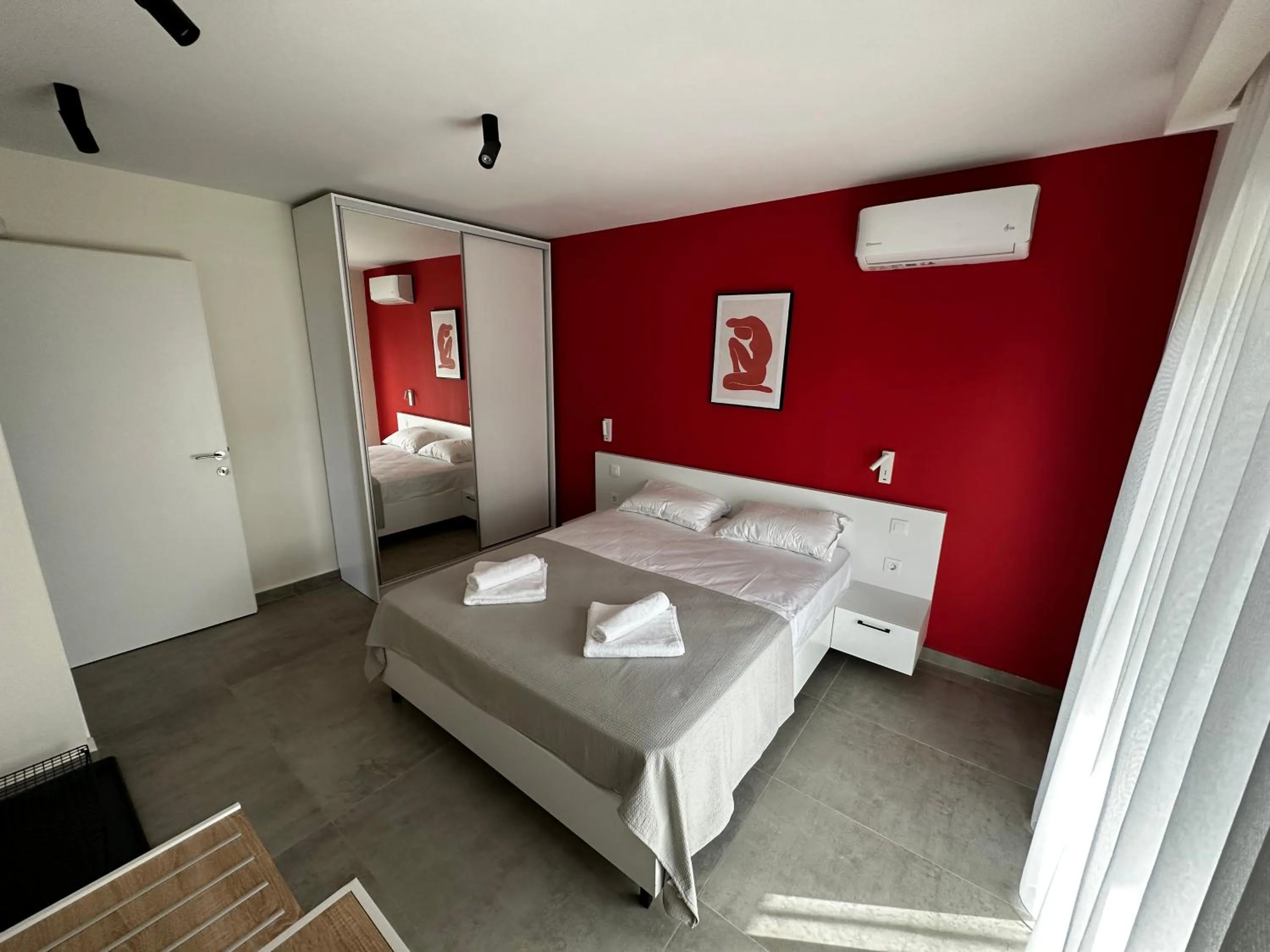 Bedroom, Bed in Lighthouse Apartments