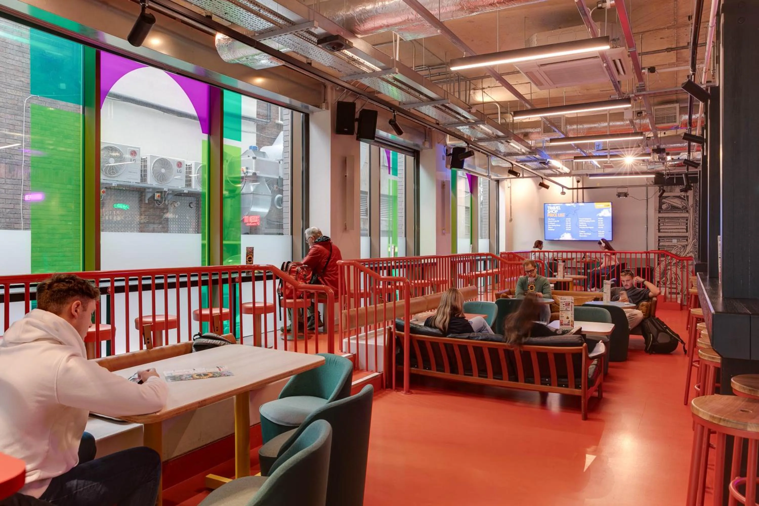 Seating area in Clink i Lár