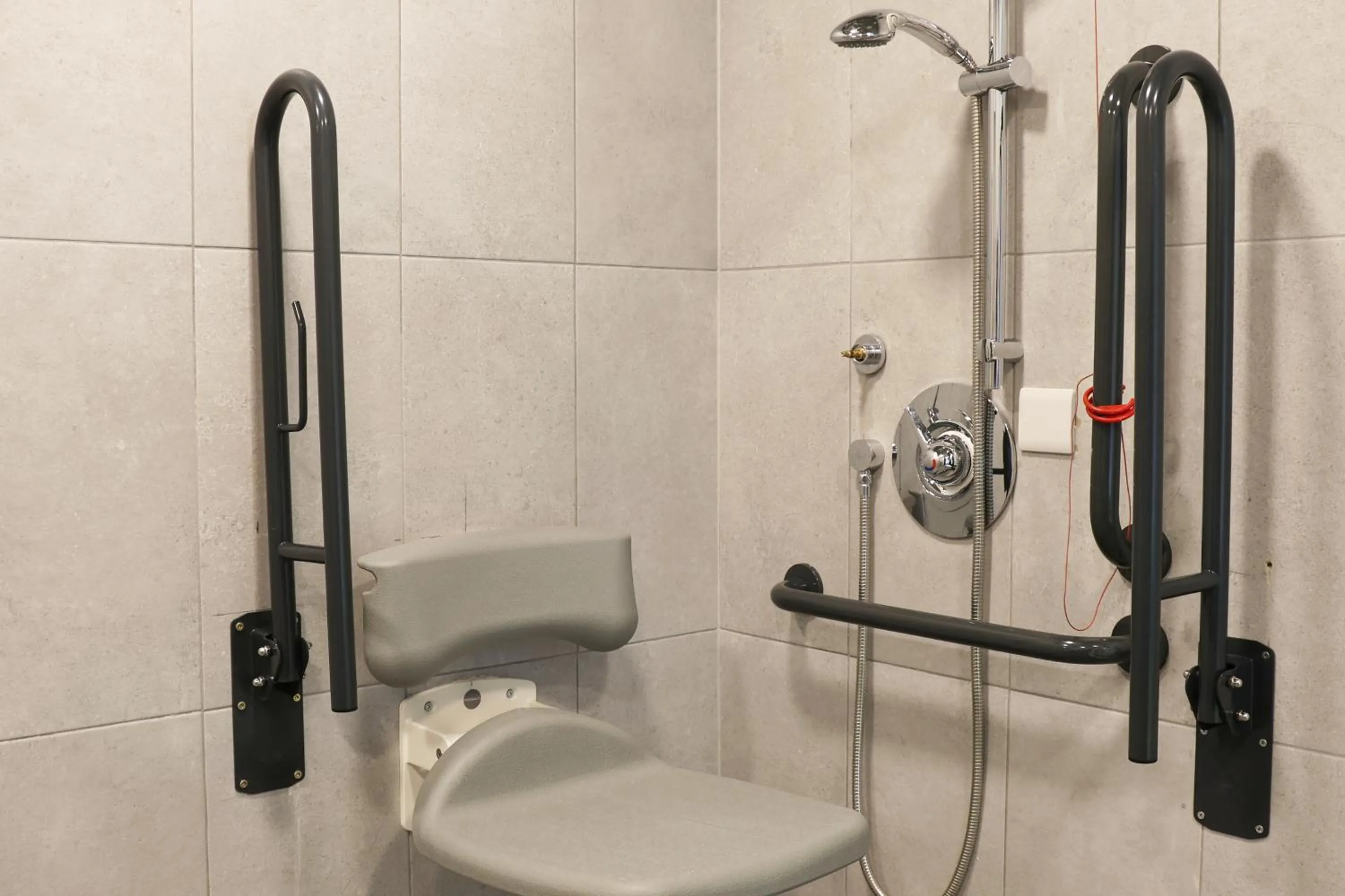 Shower in Clink i Lár