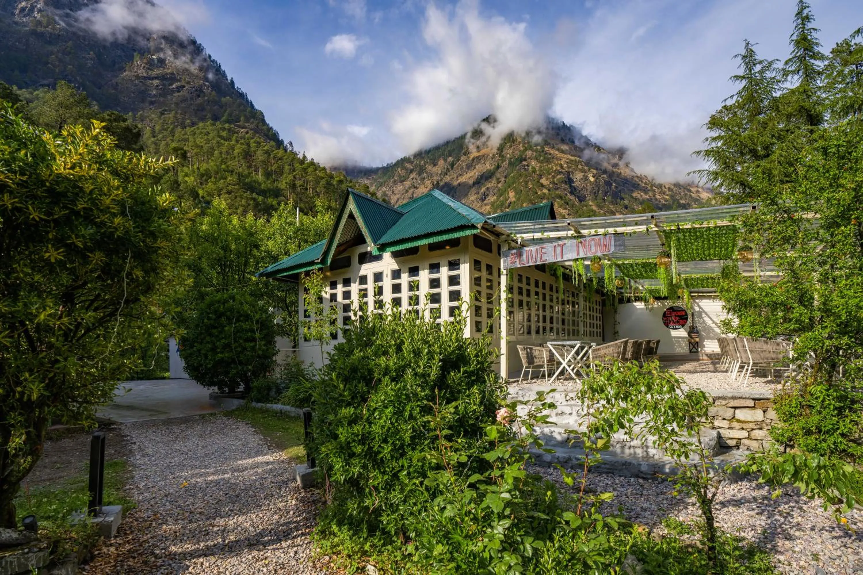 Natural landscape in Zostel Kasol (Katagla)