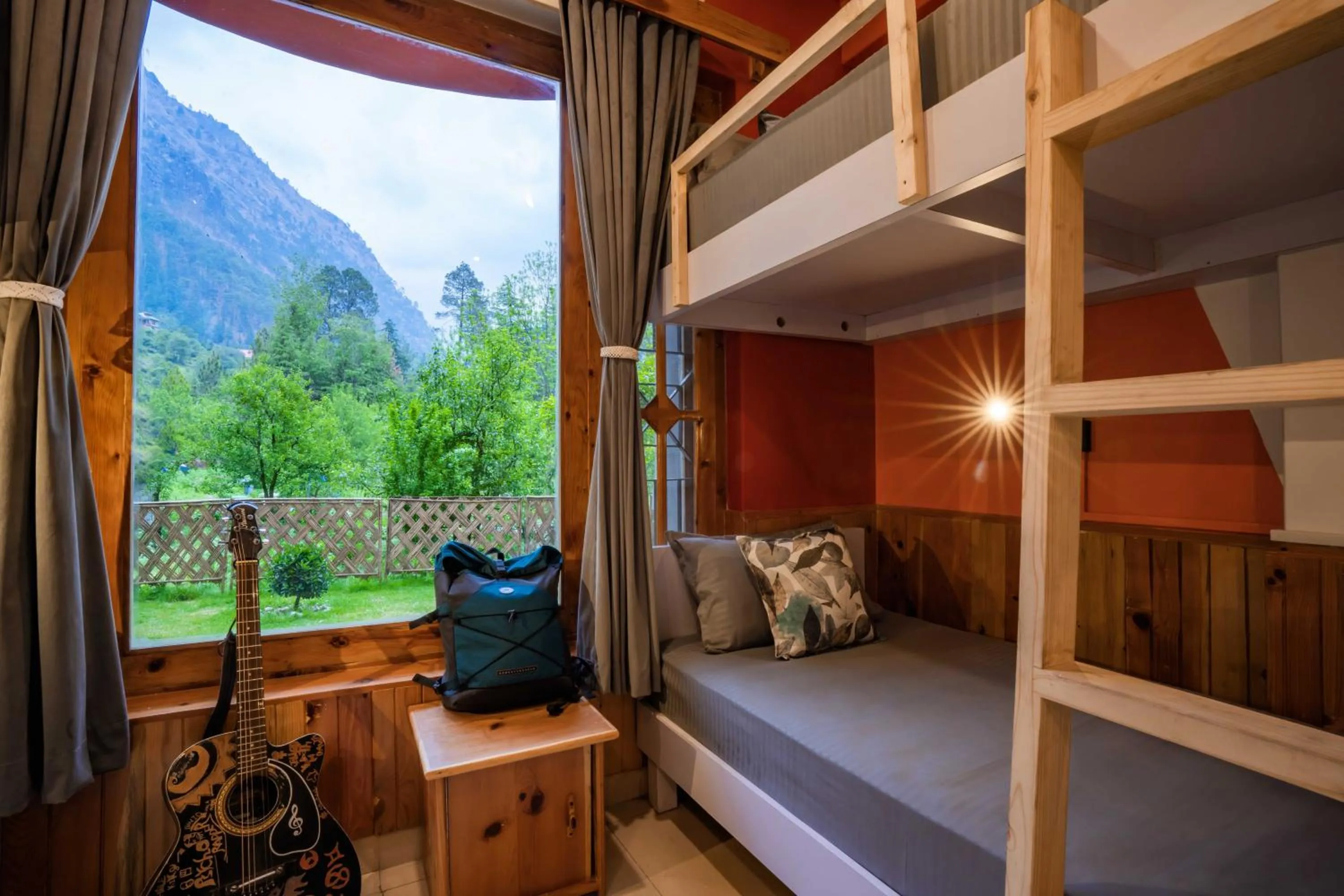 Photo of the whole room, Bed in Zostel Kasol (Katagla)