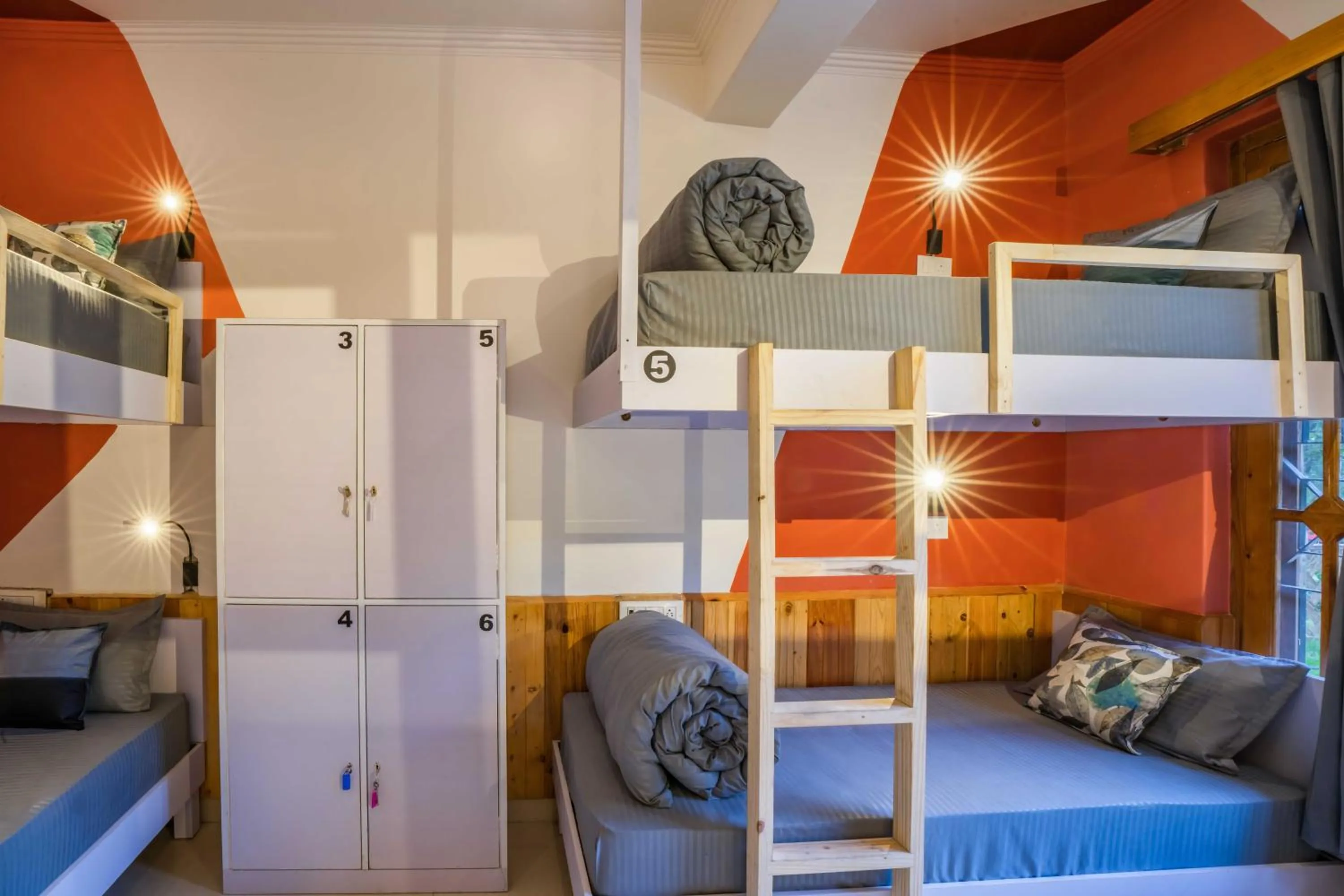 Photo of the whole room, Bed in Zostel Kasol (Katagla)