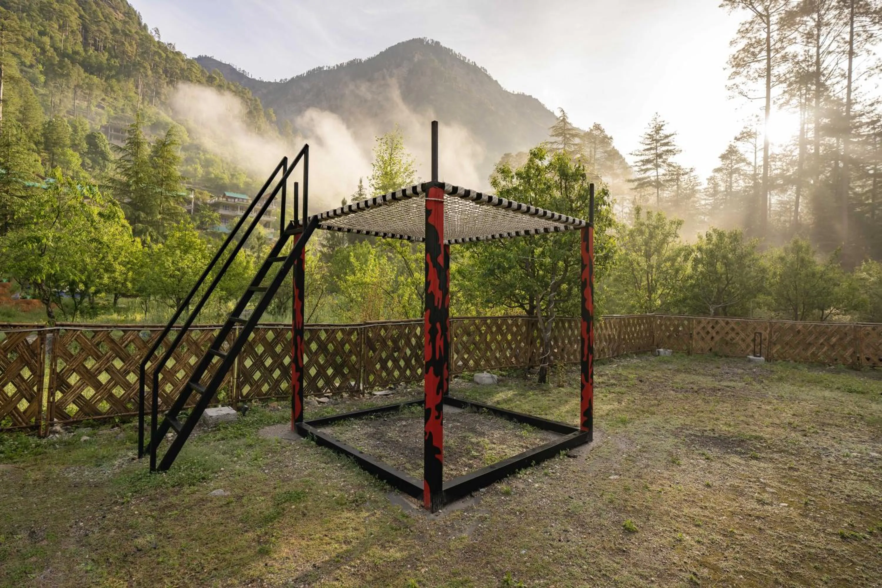 Garden in Zostel Kasol (Katagla)