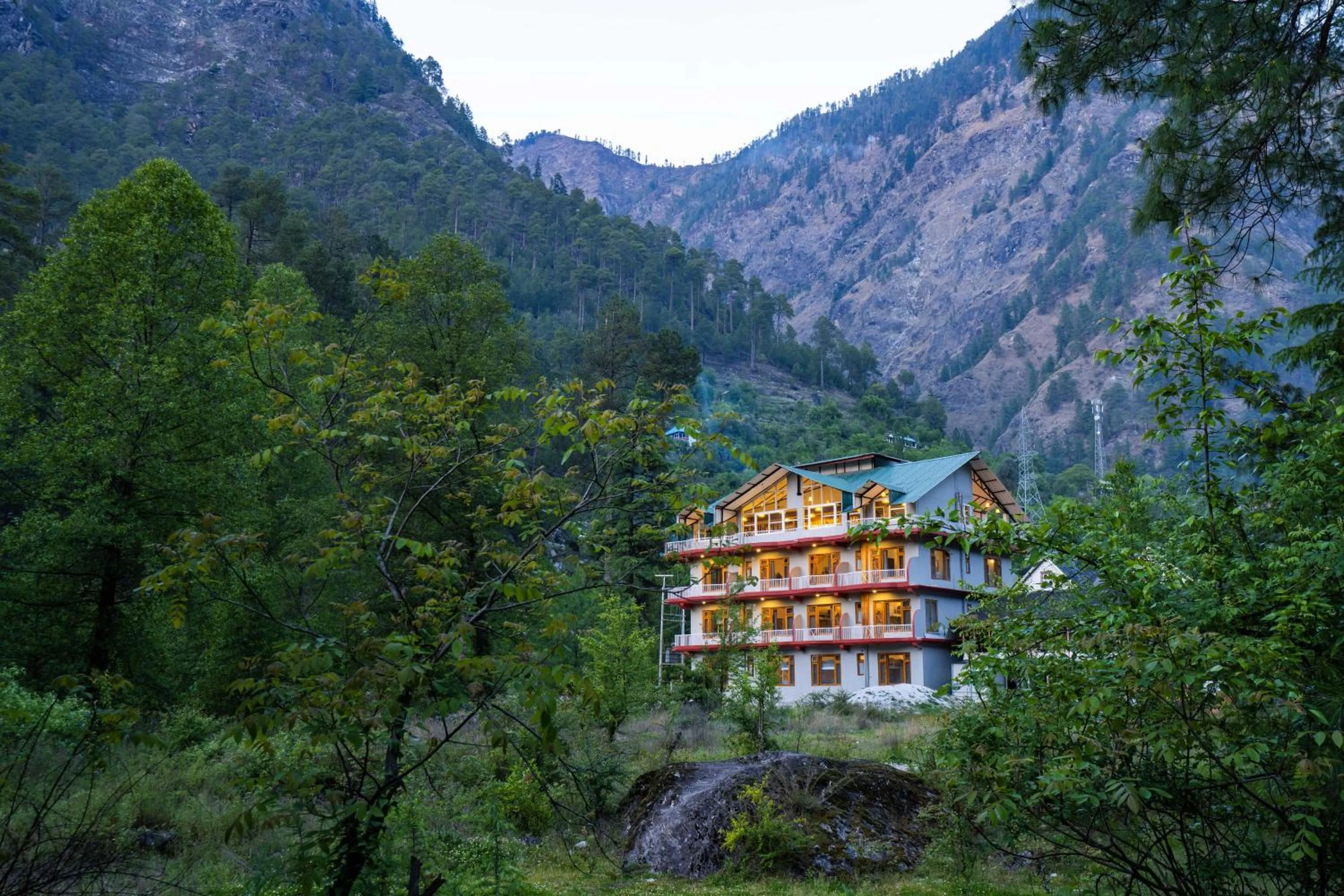 Property building in Zostel Kasol (Katagla)