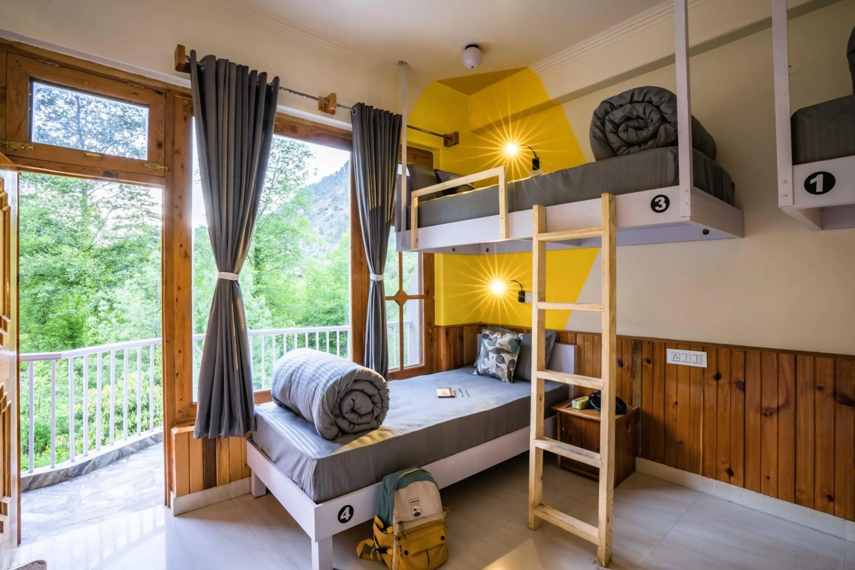 Bed in Zostel Kasol (Katagla)