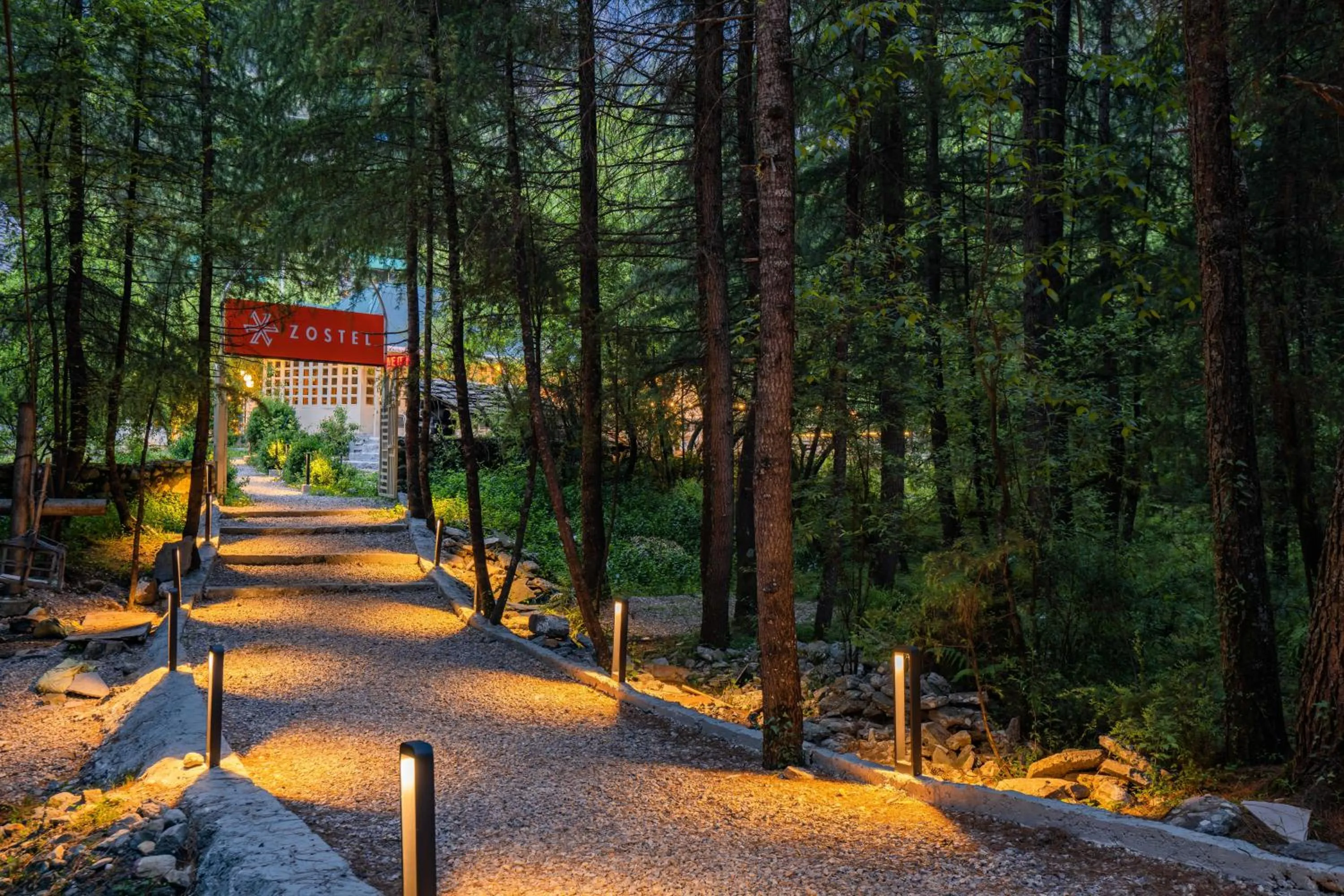 Facade/entrance in Zostel Kasol (Katagla)