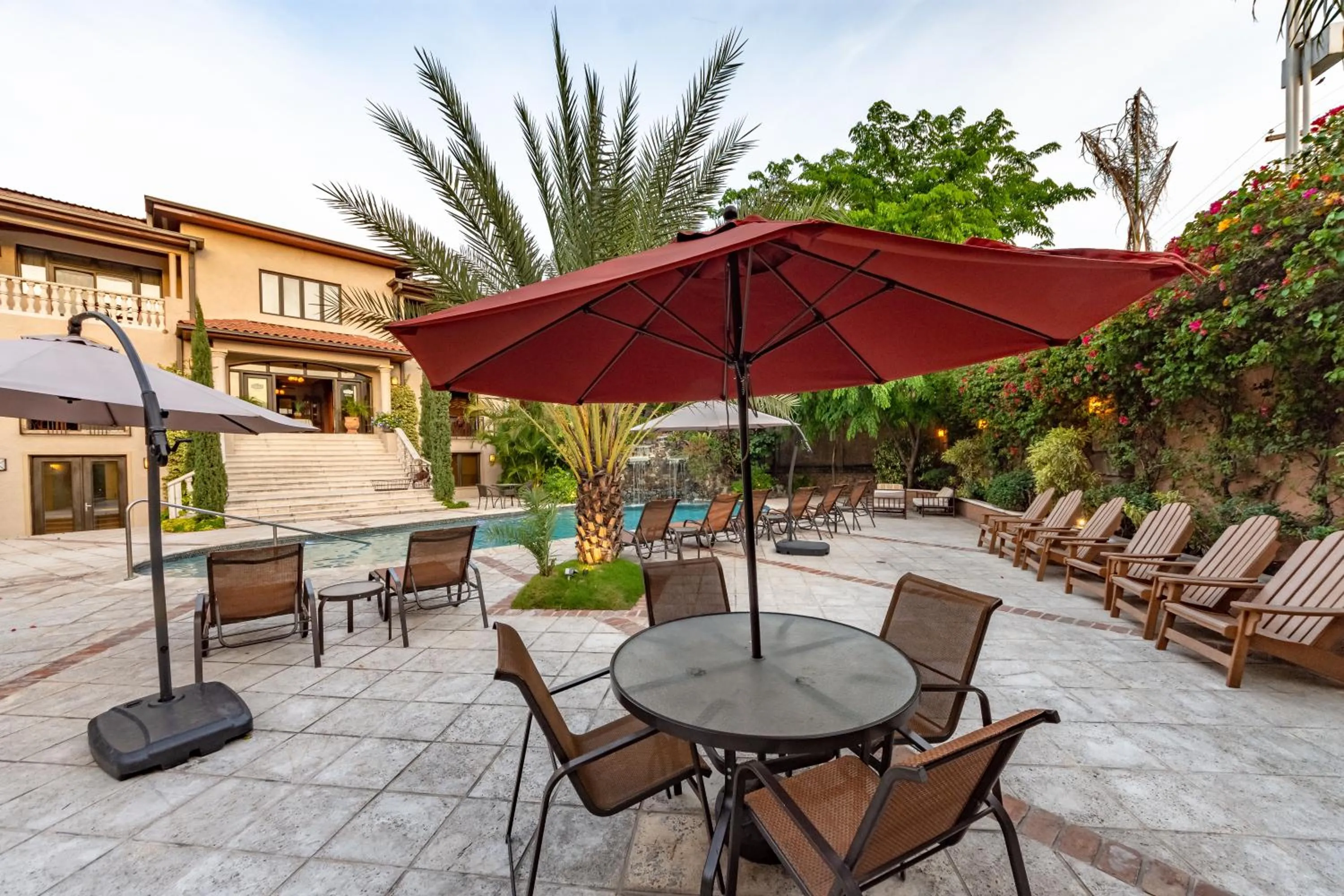 Restaurant/places to eat in Hotel Villa Therese