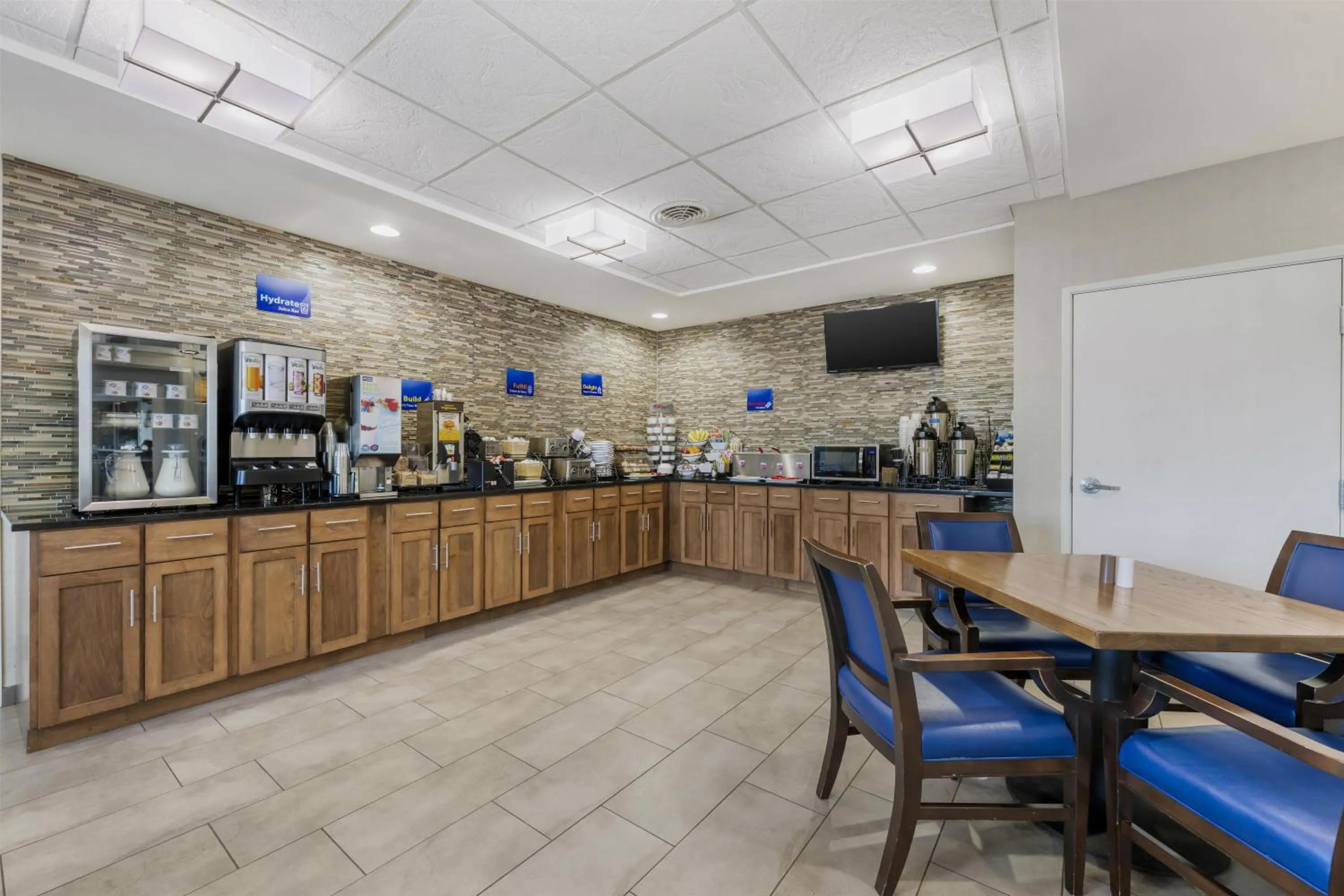 Breakfast in Best Western North Bryant Inn